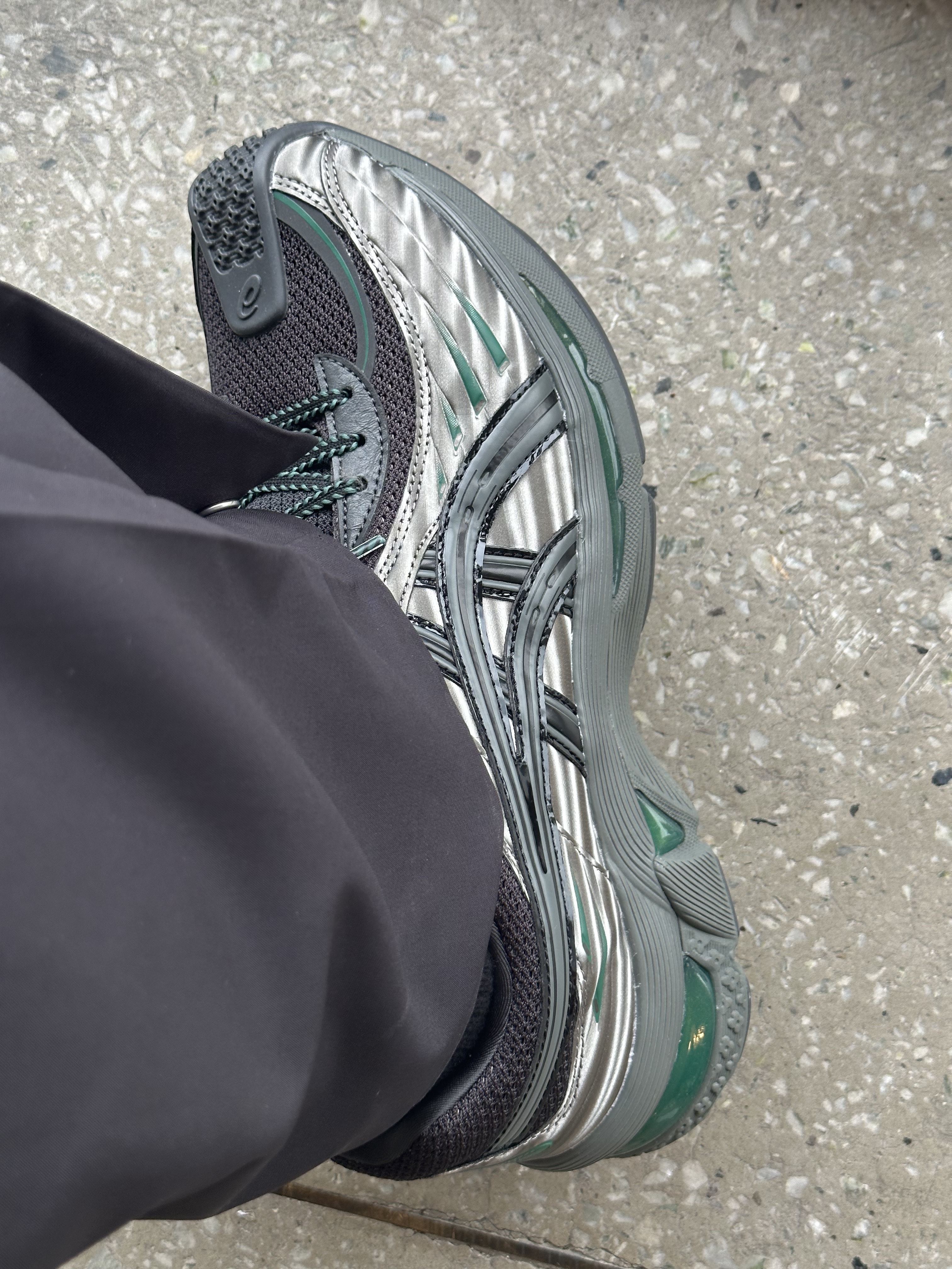 (W) Asics x Kiko Kostadinov Gel-Flammae Grey Black 착용 스타일 - 1