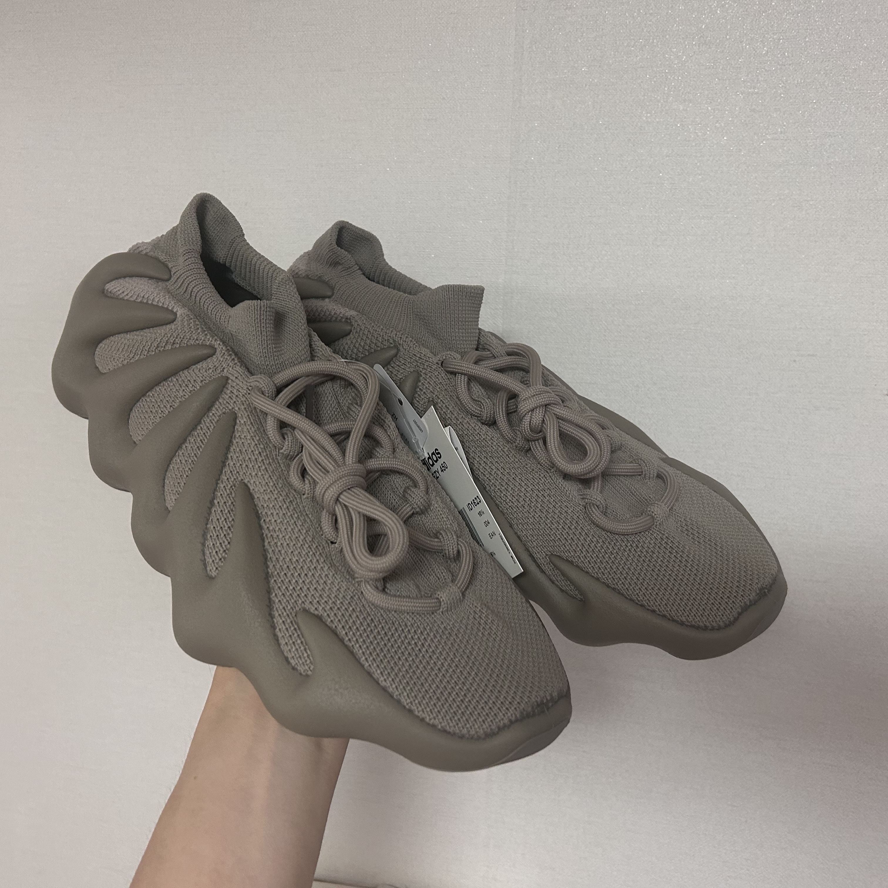 Adidas Yeezy 450 Stone Flax 착용 스타일 - 2