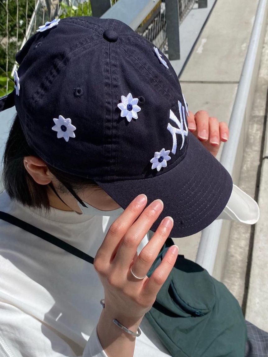 [KREAM 단독] NICK GEAR 3D Flower Cap Black (Green Badge), NICK GEAR 3D Flower Cap Navy (Navy Badge) 착용 스타일