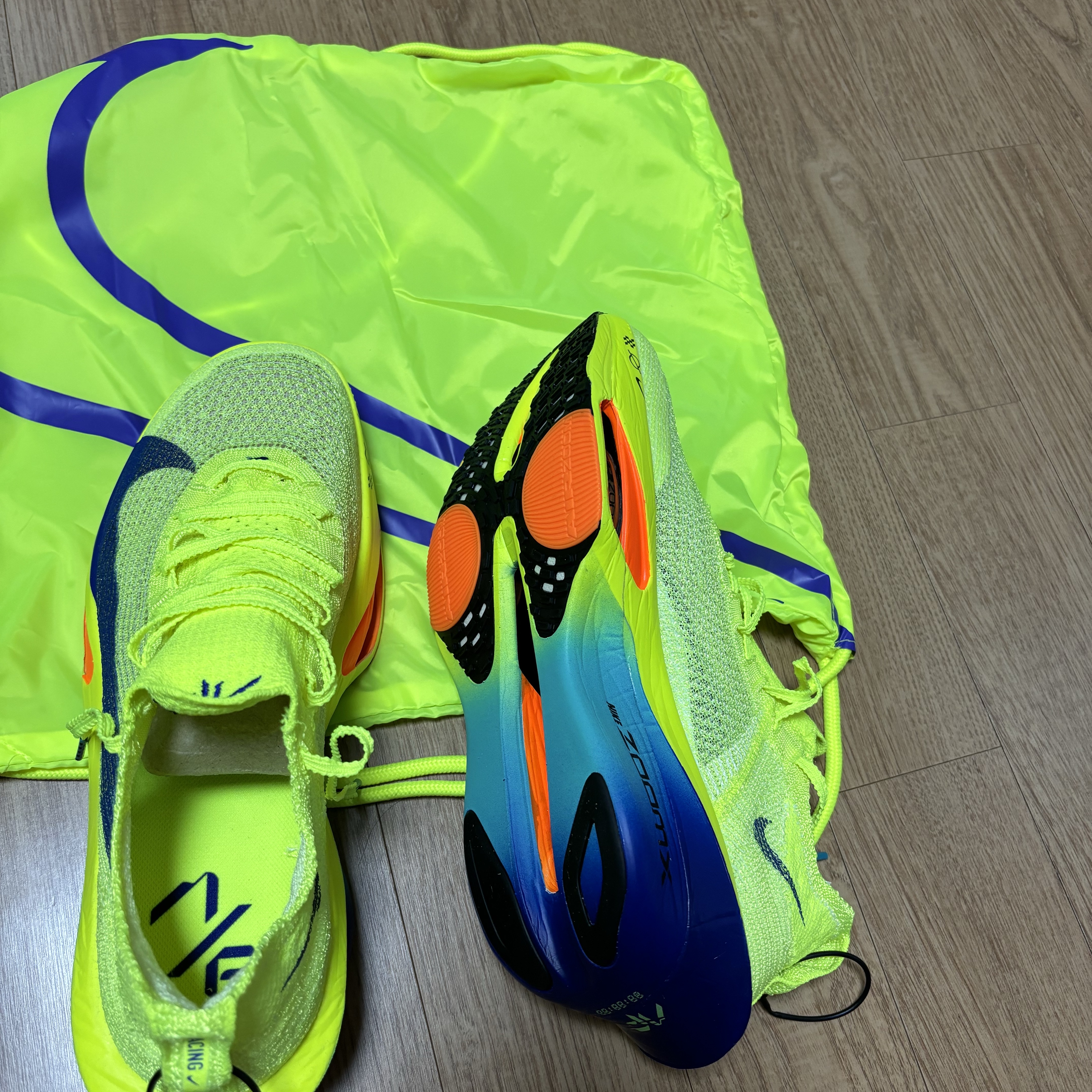 Nike Air Zoom Alphafly Next% 3 Volt 착용 스타일 - 2