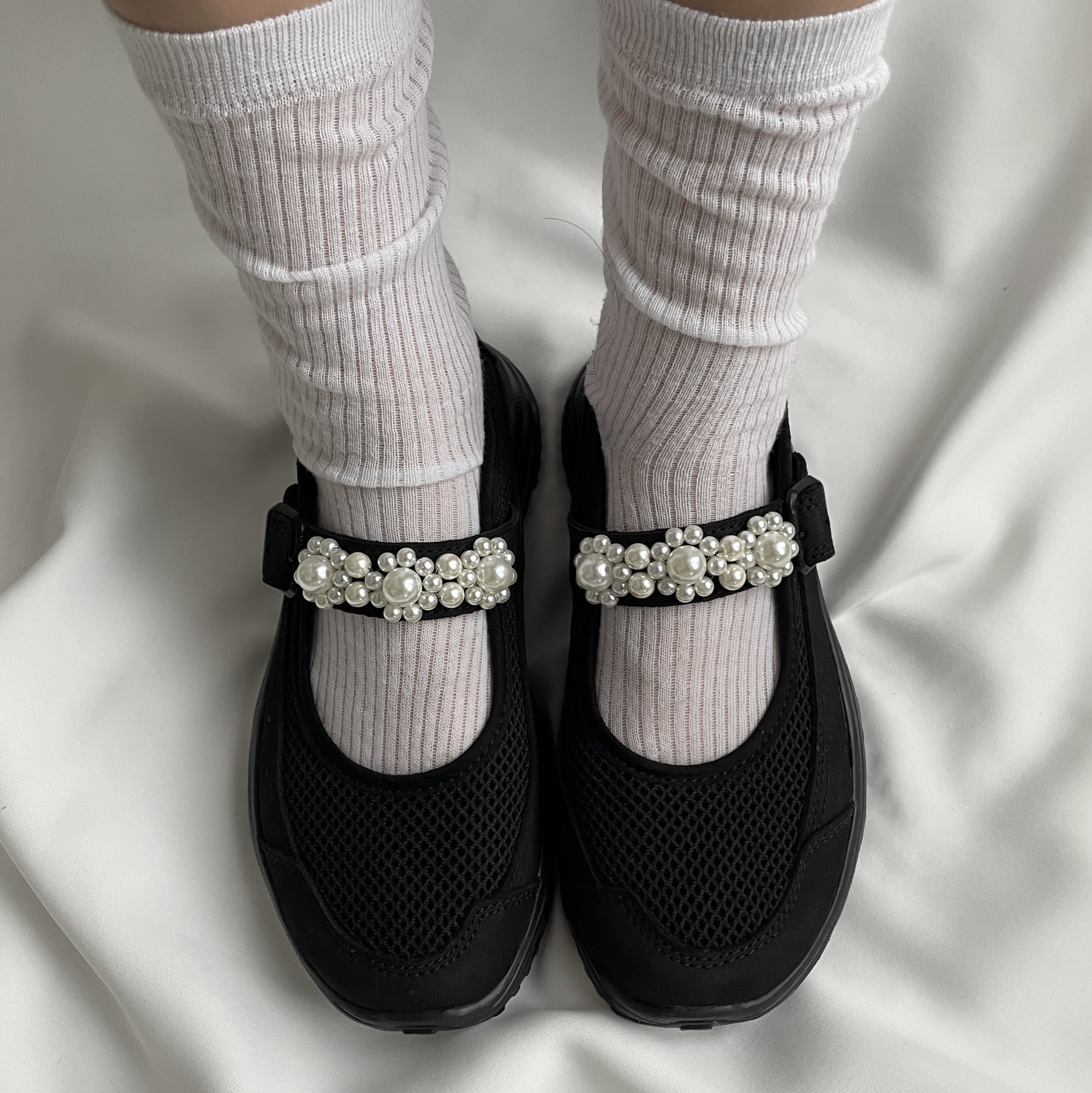 Salomon RX Marie Jeanne Black, Simone Rocha Beaded Bow Front Bag Black Pearl 착용 스타일 - 2
