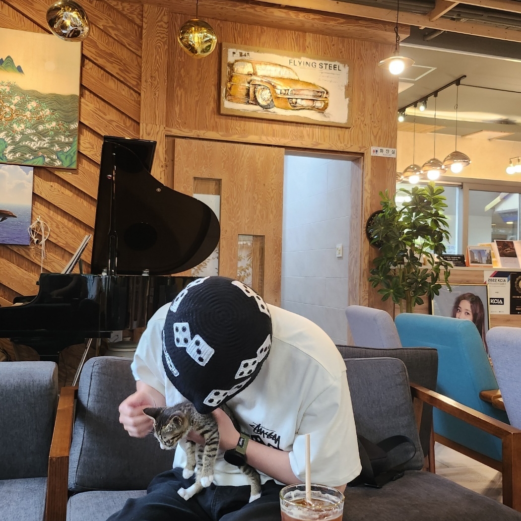 Stussy Dice Knit Bucket Hat Black, Stussy Dice Pigment Dyed T-Shirt Natural 착용 스타일