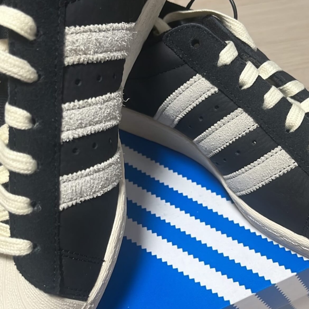 Adidas Superstar 82 Black White 착용 스타일
