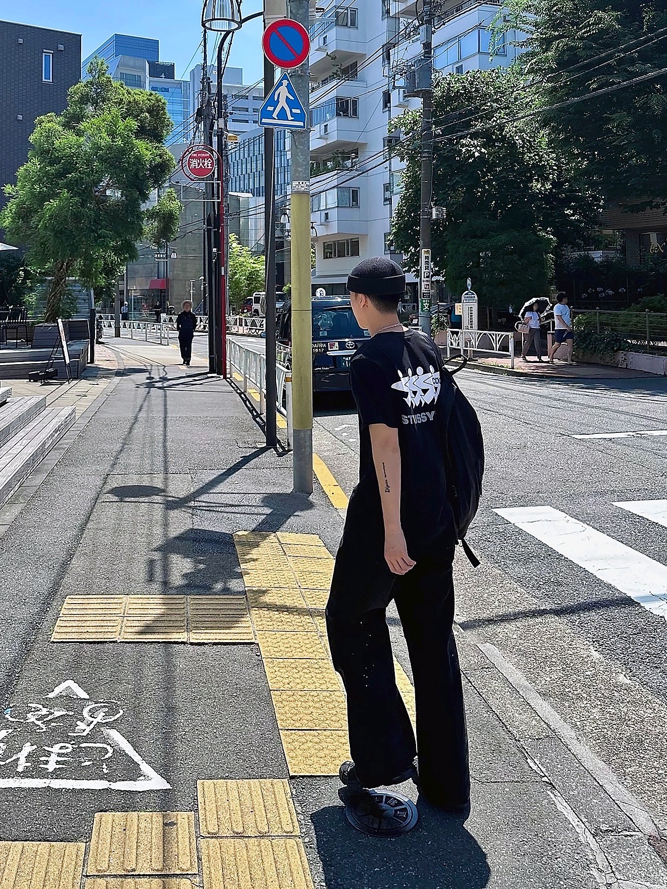 Stussy x CDG Surfman T-Shirt Black, CDG Backpack Black 착용 스타일 - 1