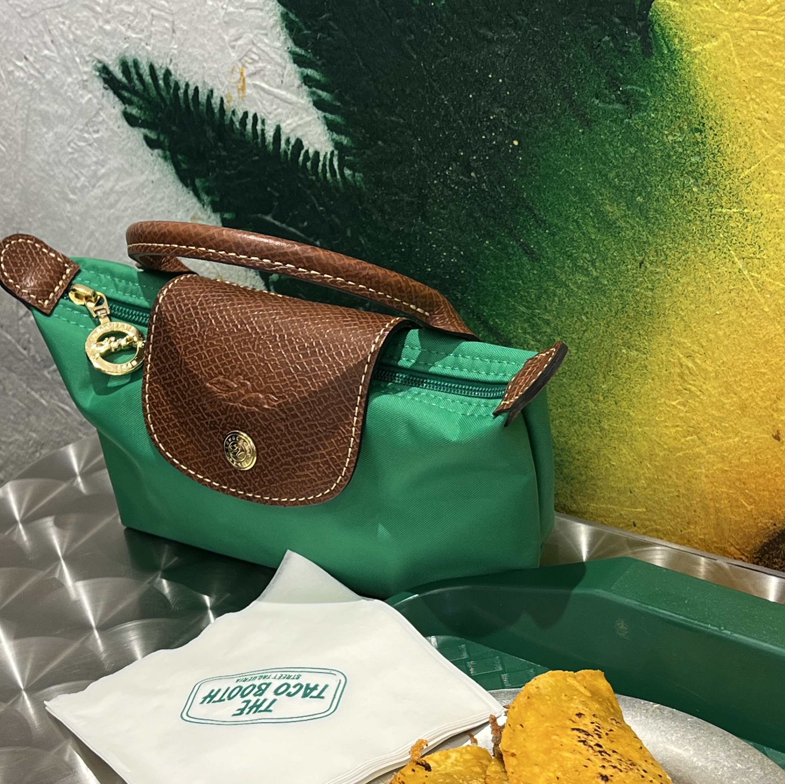 Longchamp Le Pliage Original Handle Pouch Black 착용 스타일