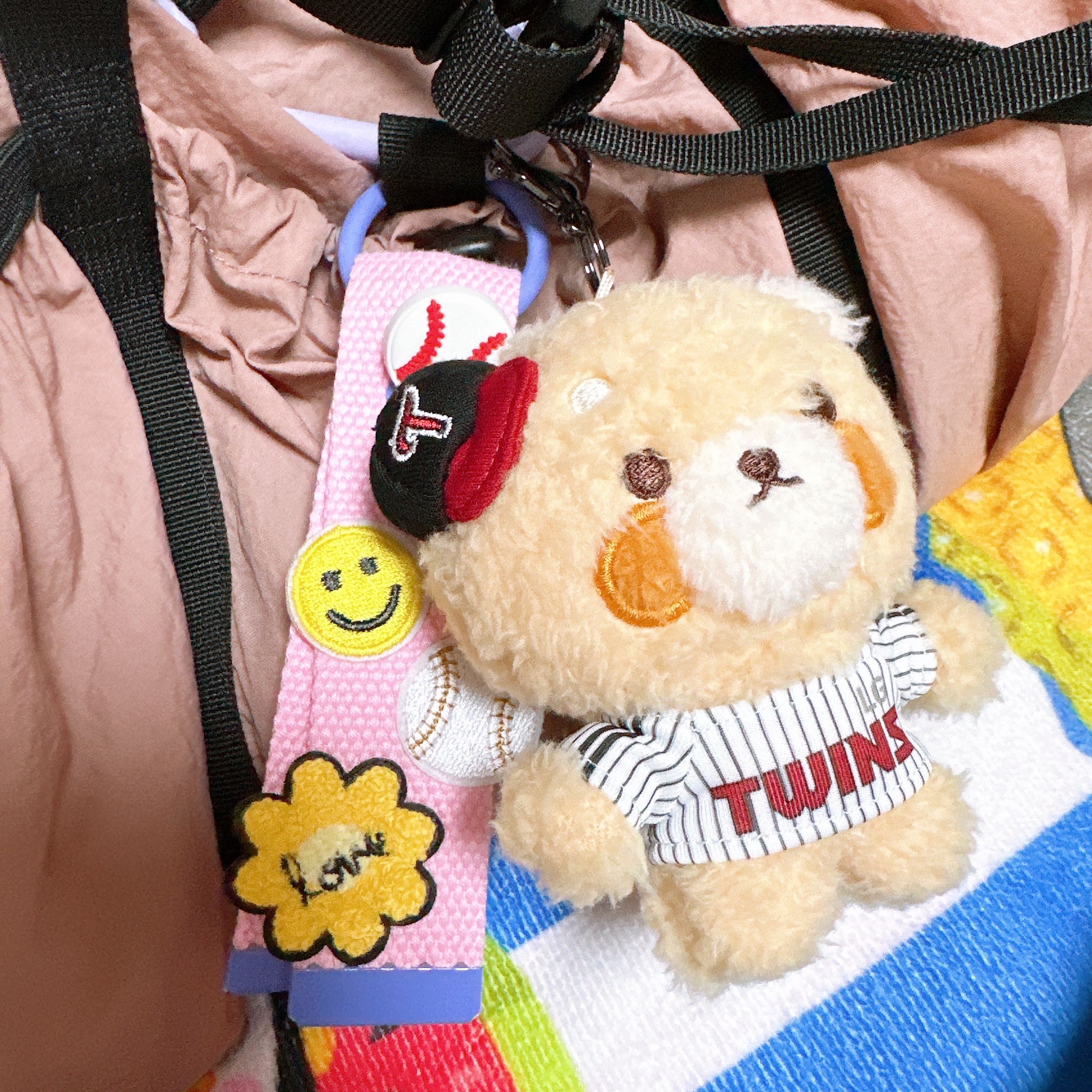 Lessey & Friends x KBO The Strongest Lessey Stuffed Toy Keyring LG Twins 착용 스타일 - 3
