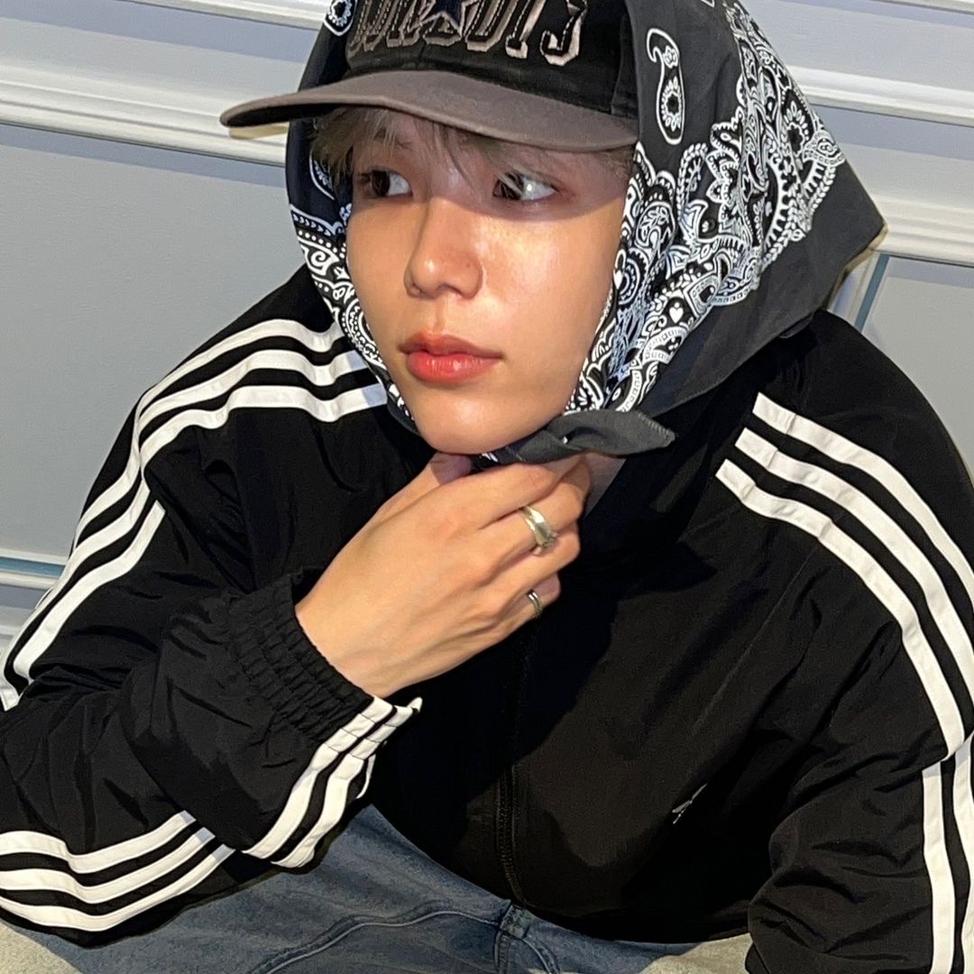 Gentle Monster x Jennie Jentle Salon Wispy 01 Black Gray, (W) Adidas Adilenium Oversized Track Top Black - US Sizing 착용 스타일 - 3