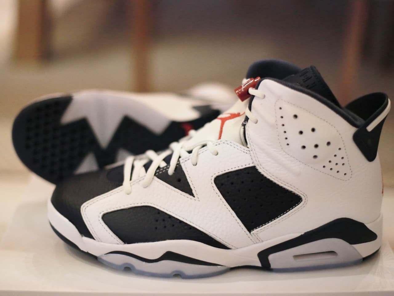 Jordan 6 Retro White and Midnight Navy 착용 스타일 - 4