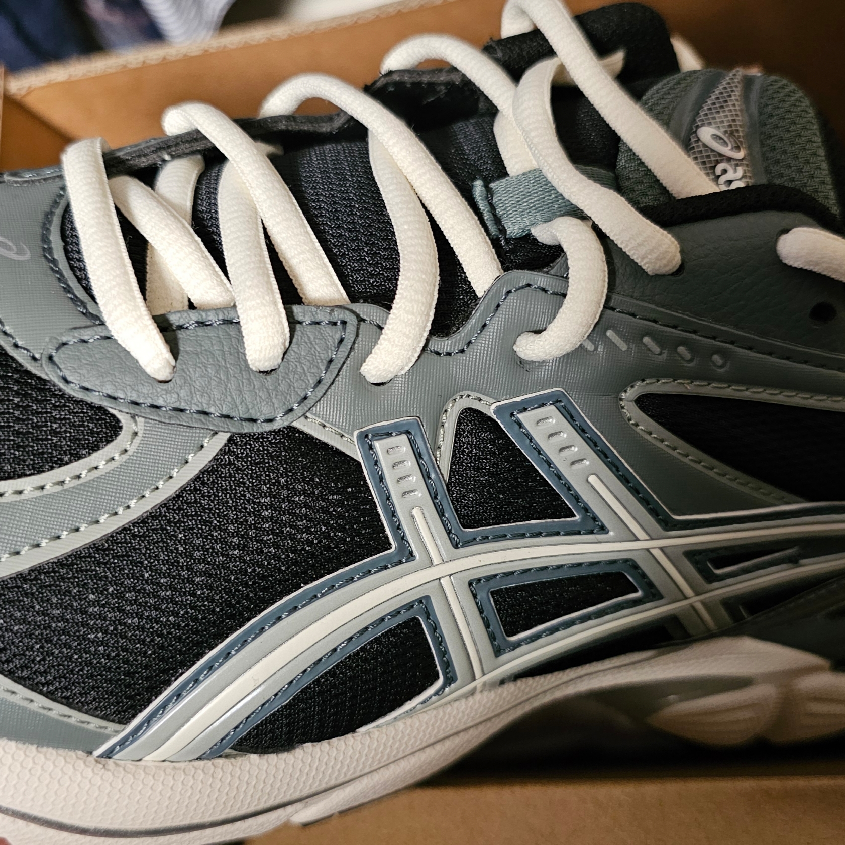 Asics GT-2160 Black Seal Grey 착용 스타일
