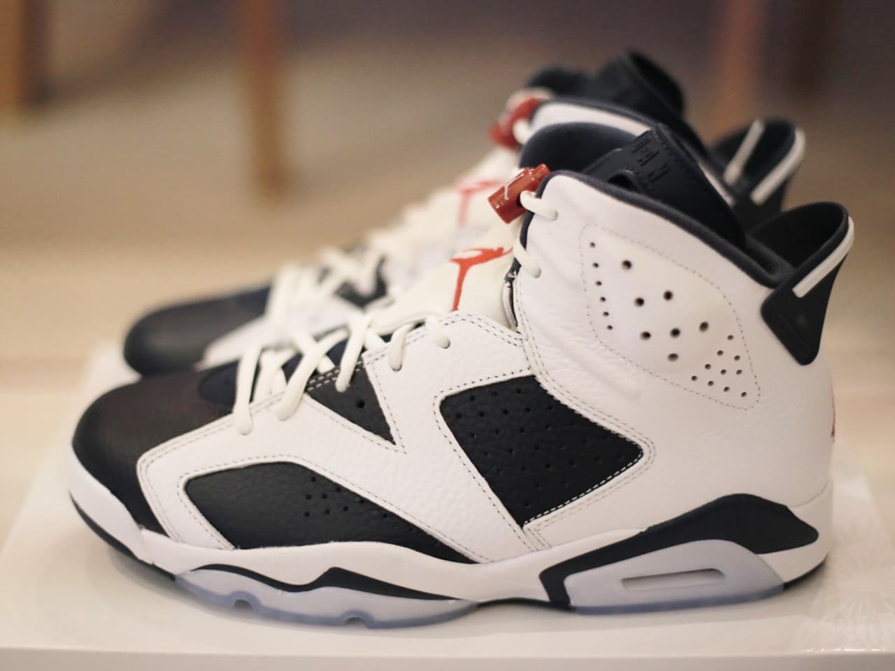 Jordan 6 Retro White and Midnight Navy 착용 스타일 - 1