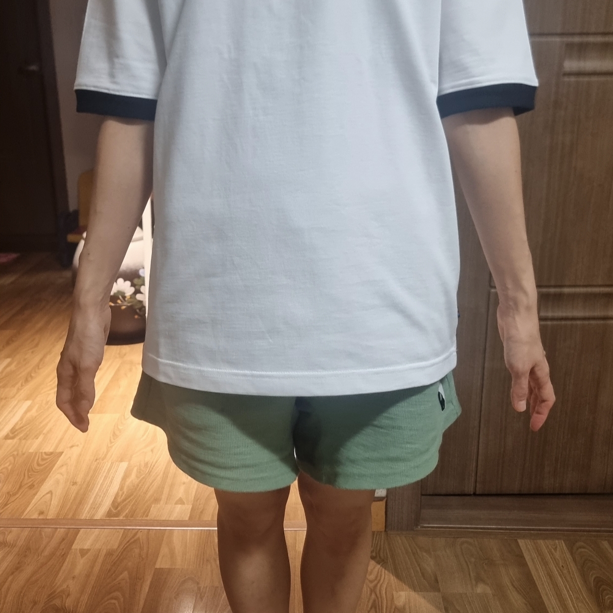 IAB Studio Established T-Shirt White Black 착용 스타일 - 1