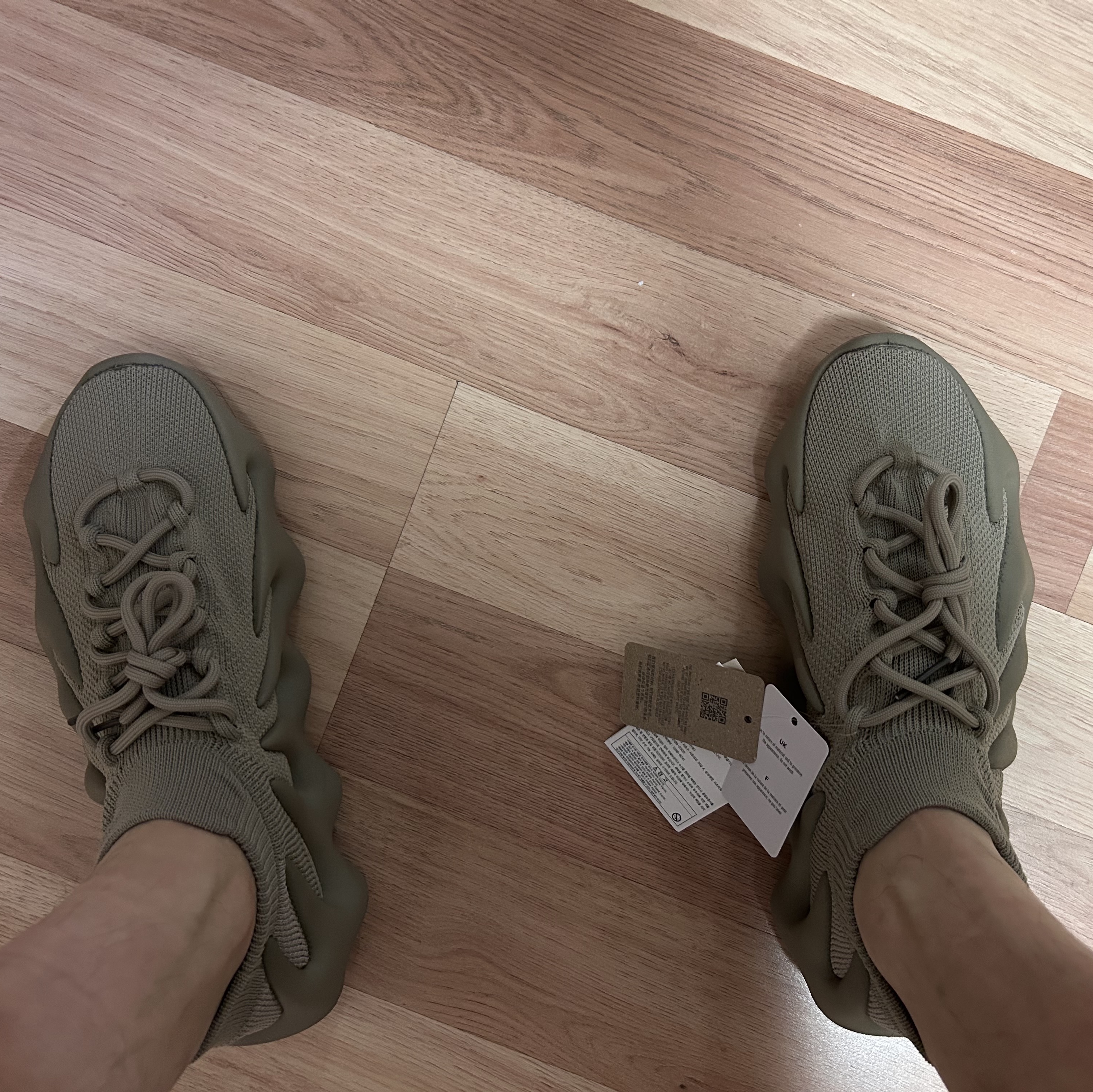 Adidas Yeezy 450 Stone Flax 착용 스타일 - 4