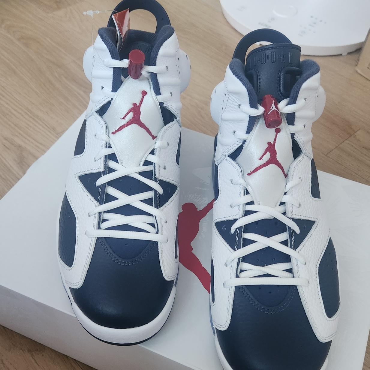 Jordan 6 Retro White and Midnight Navy 착용 스타일 - 1