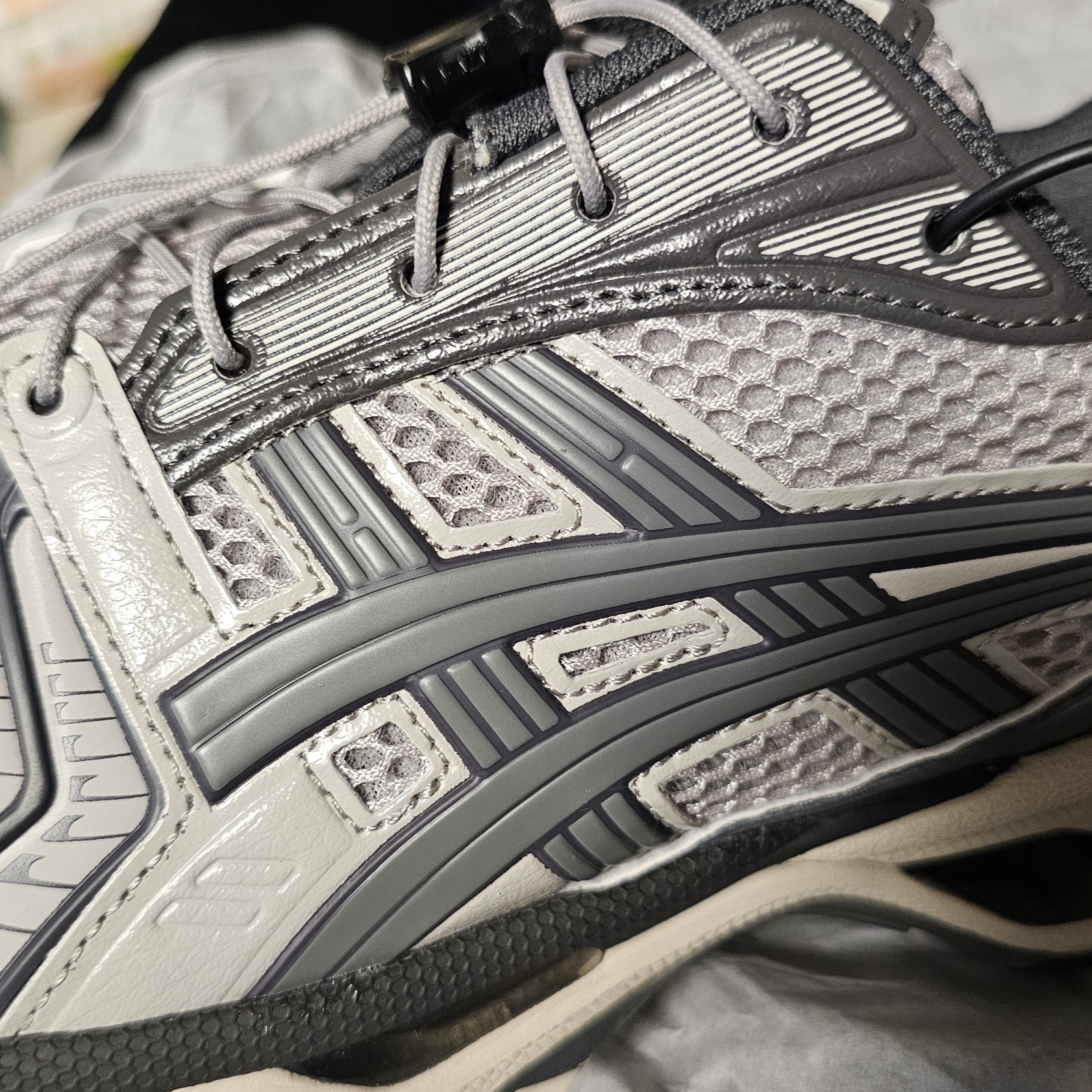 Asics Unlimited Gel-Kayano 14 Oyster Grey Clay Grey 착용 스타일