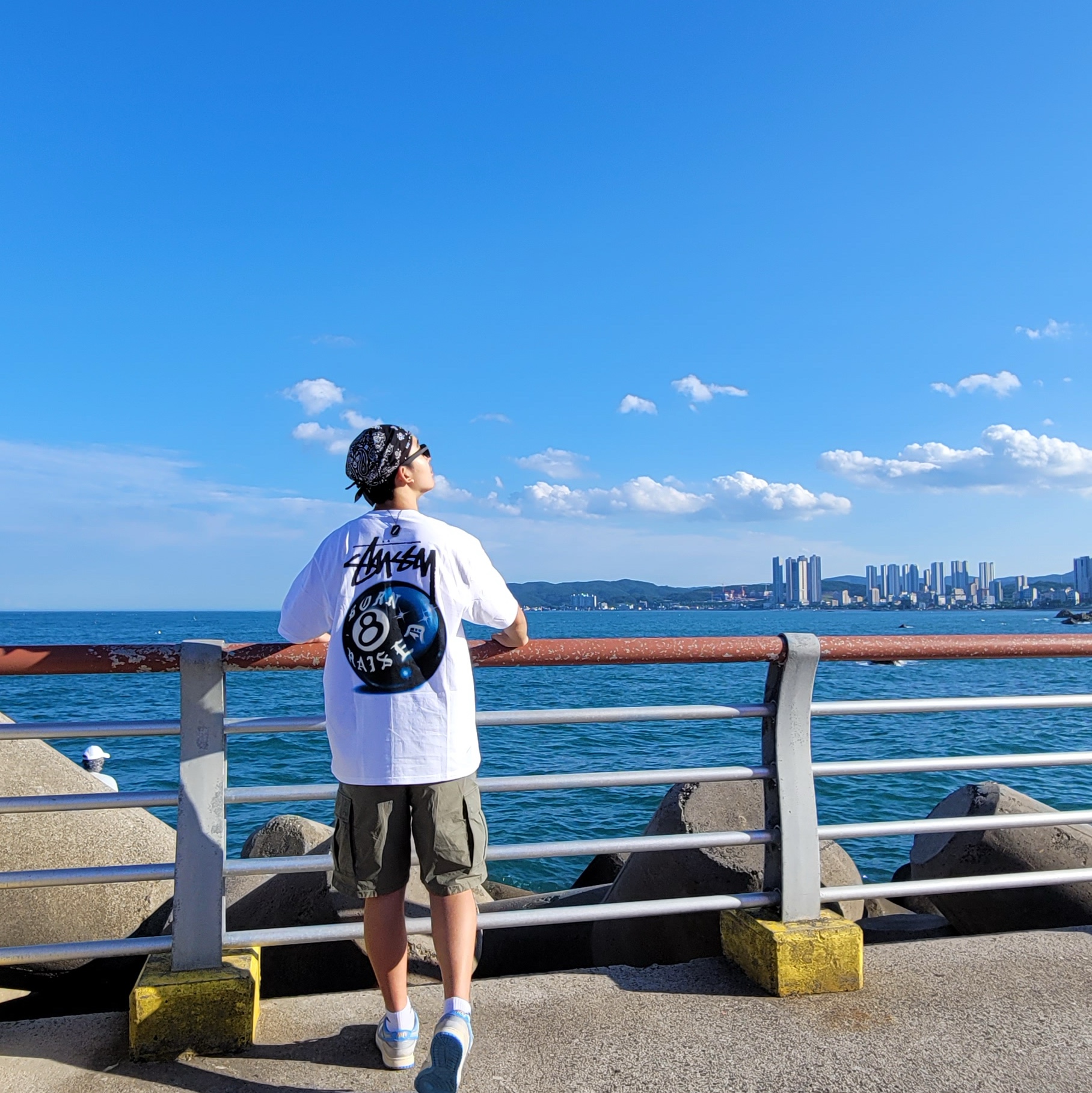 Stussy x Born X Raised 8 Ball T-Shirt White 착용 스타일