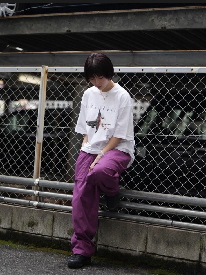 Tightbooth Initialize T-Shirt Purple 착용 스타일 - 1