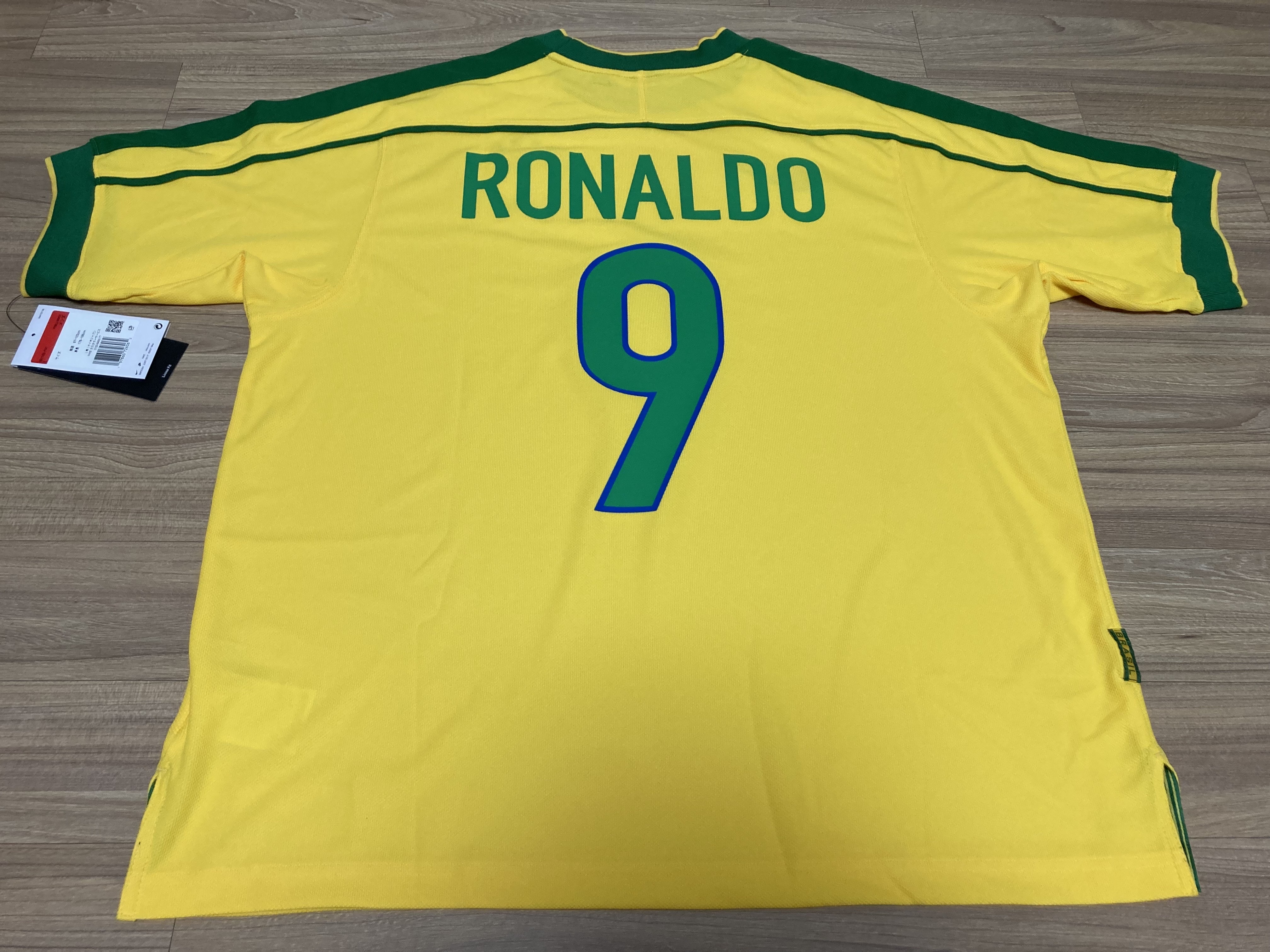 Nike Brazil 1998 Reissue Soccer Replica Jersey Varsity Maize Ronaldo (Marking Ver.) 착용 스타일 - 2