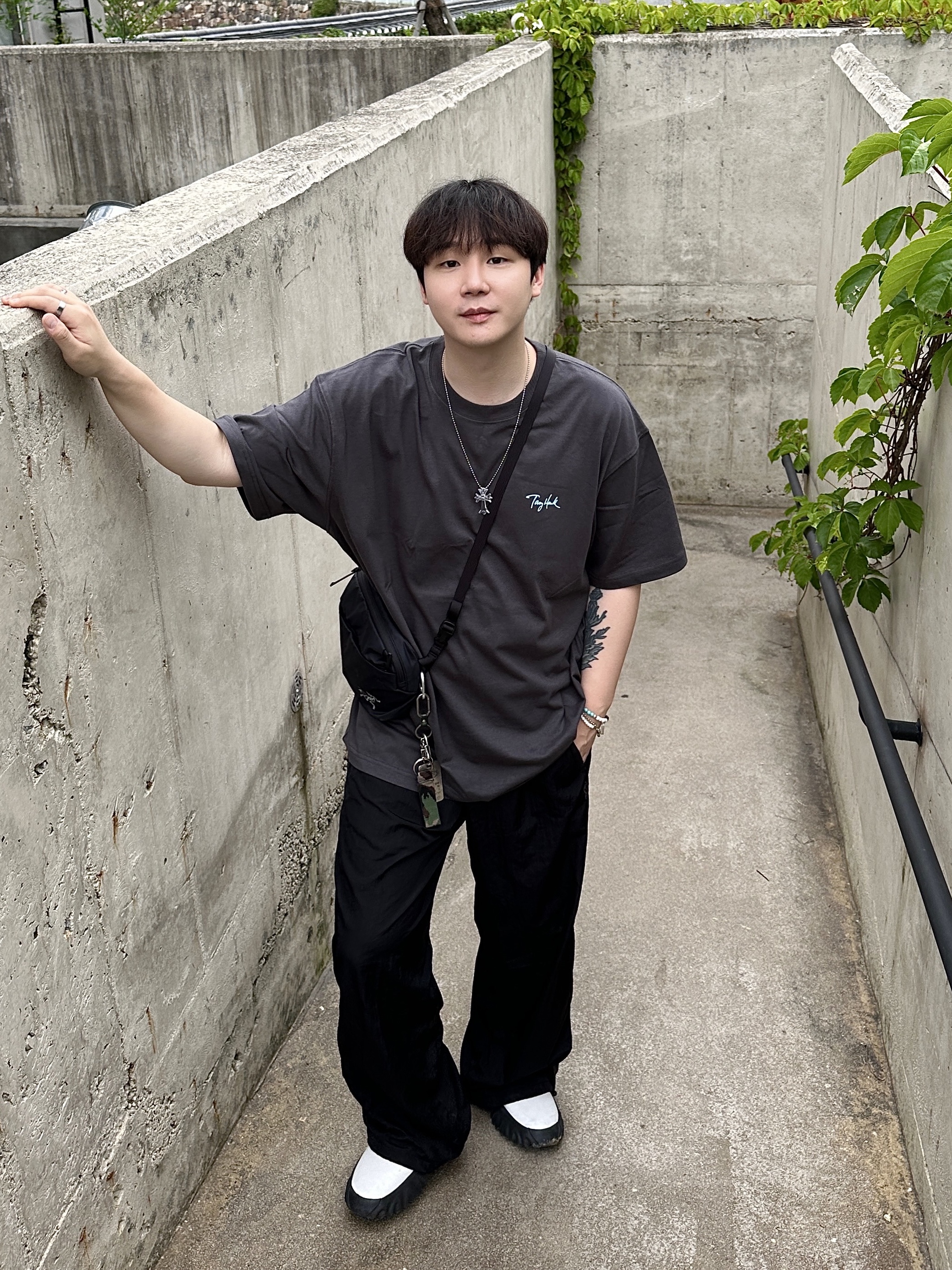 Polyteru Human Index Index Track Pants Black/Purple, Oakley Factory Team x Brain Dead x Ssense Chop Saw Mule White 착용 스타일 - 3
