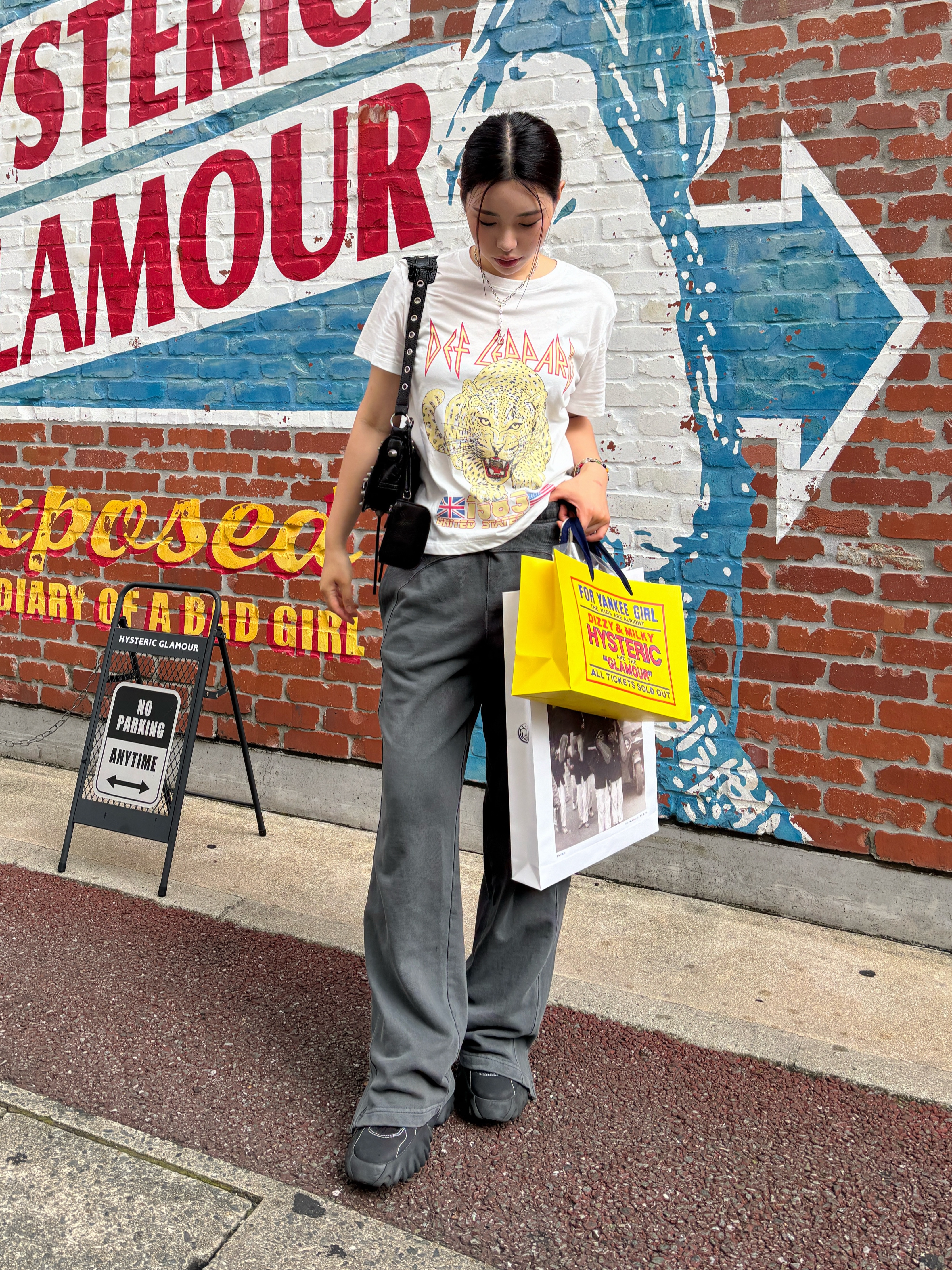 (W) Mischief Rhombus Pigment Sweatpants Washed Charcoal, Oakley Factory Team x Brain Dead Chop Saw Black 착용 스타일 - 1