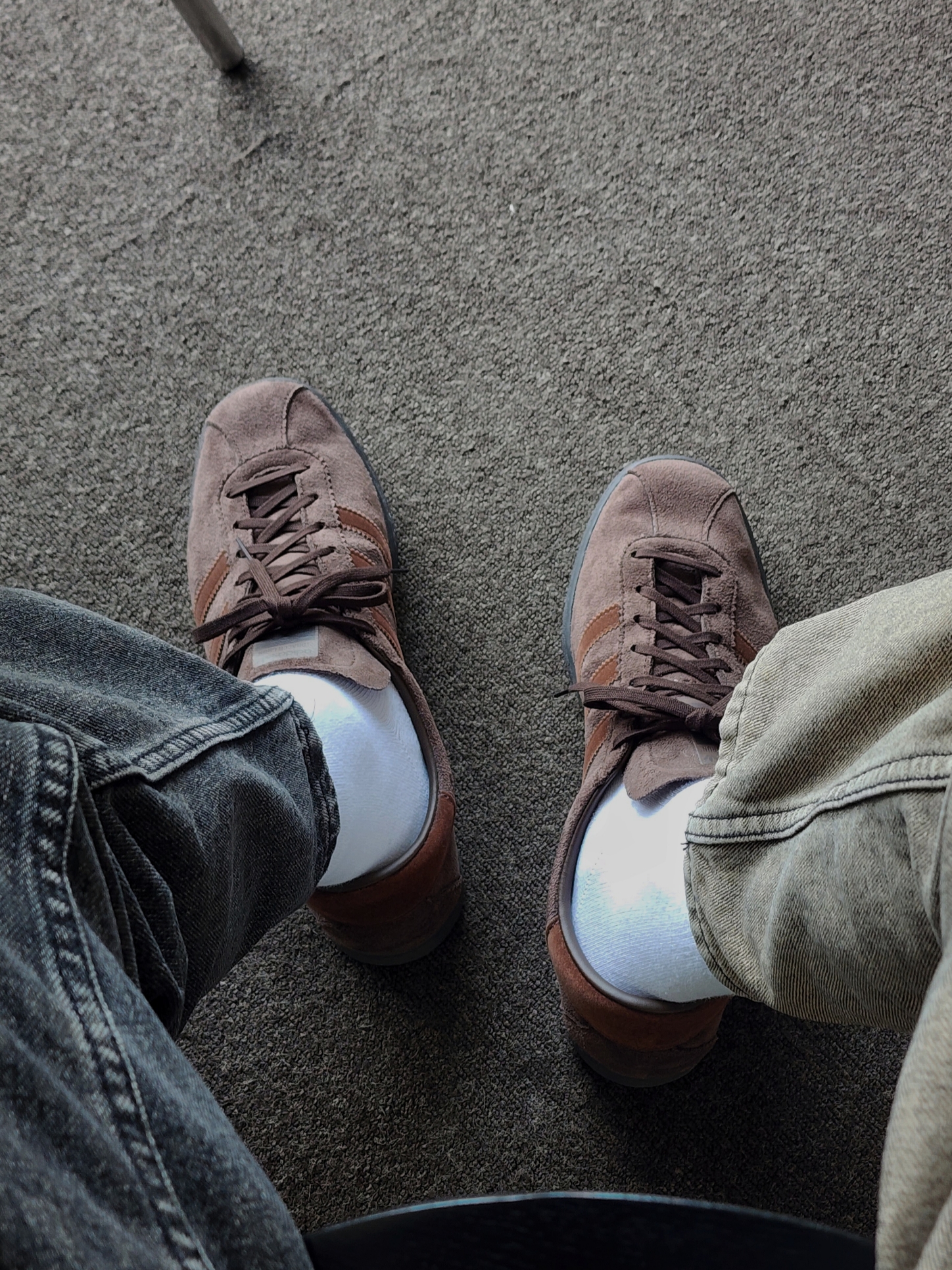 Adidas Tobacco Gruen Dark Brown 착용 스타일