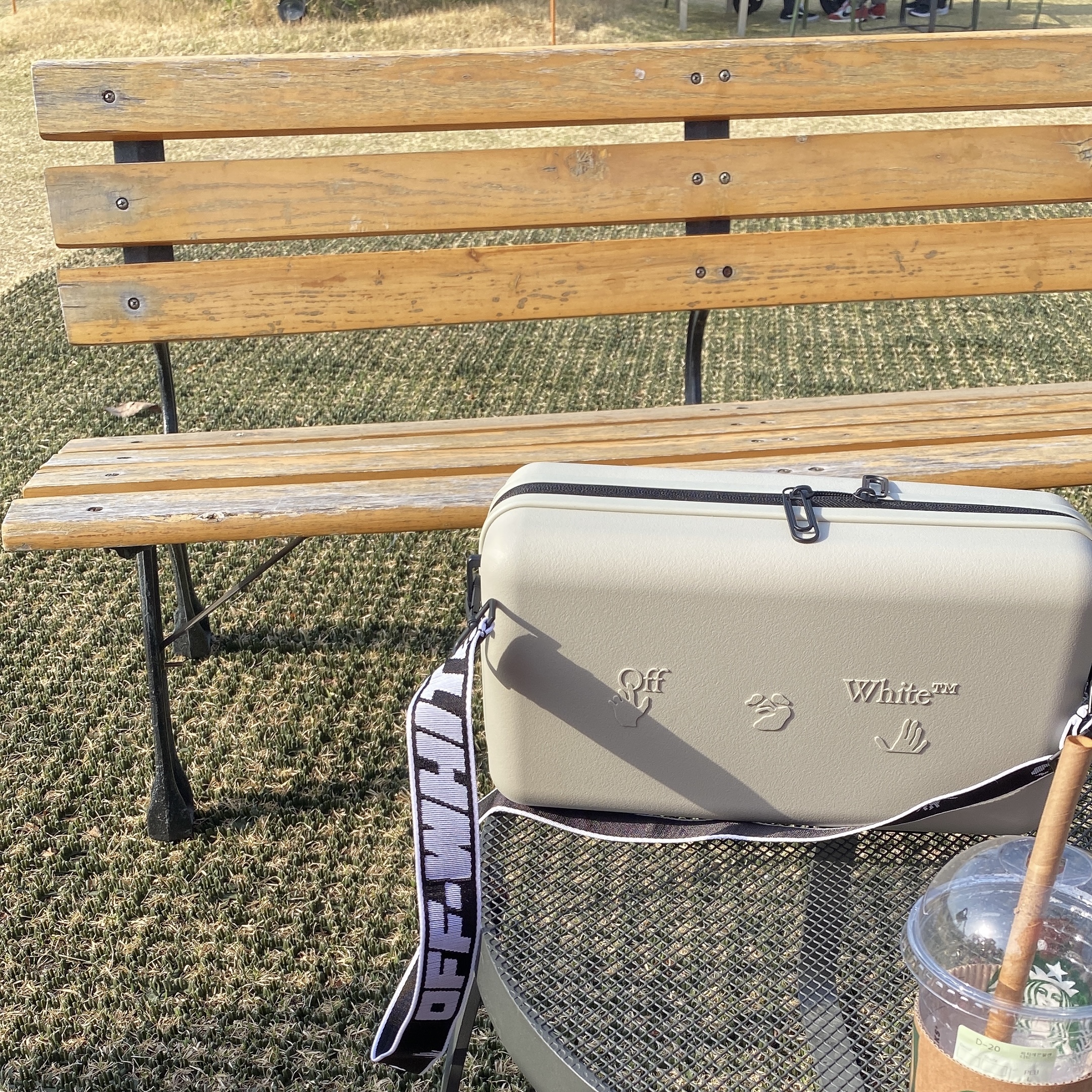 Off-White x Amore Pacific Protection Box (Without Cosmetics) 착용 스타일