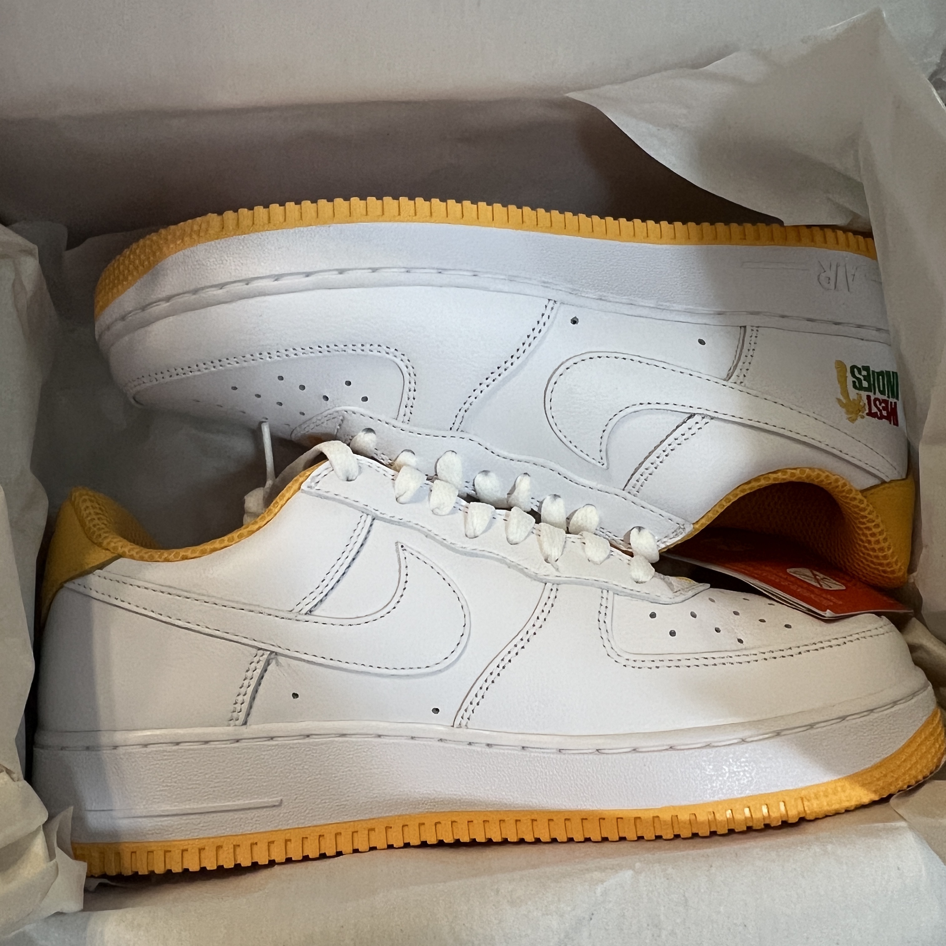 Nike Air Force 1 Low Retro QS West Indies University Gold 착용 스타일