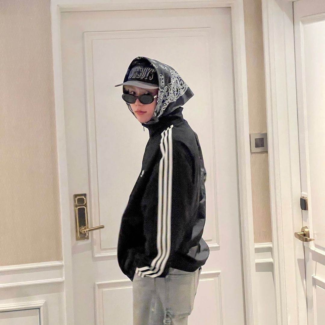 Gentle Monster x Jennie Jentle Salon Wispy 01 Black Gray, (W) Adidas Adilenium Oversized Track Top Black - US Sizing 착용 스타일 - 1