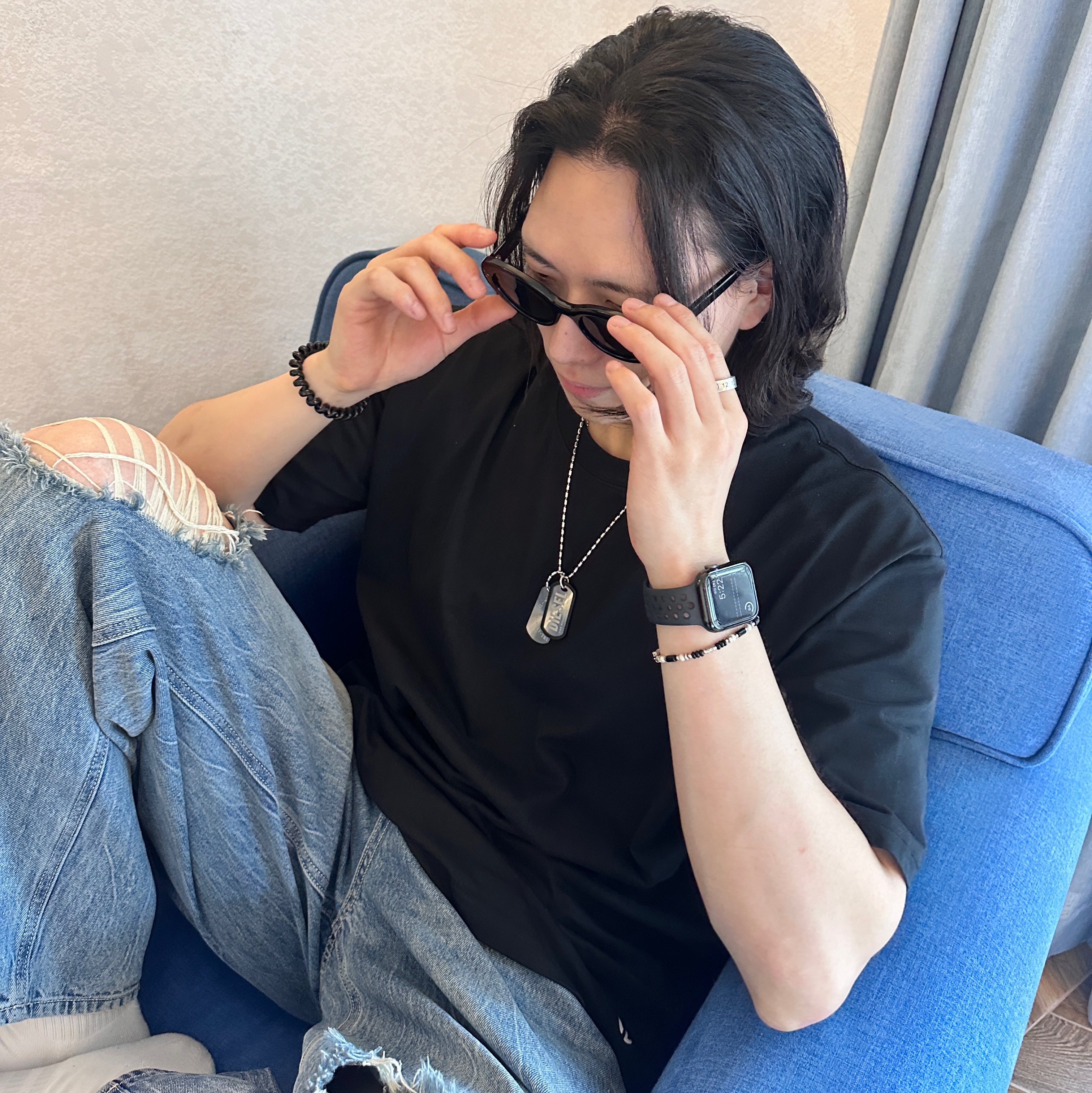 (W) Celine Cat Eye S193 Sunglasses in Acetate Black 착용 스타일 - 1