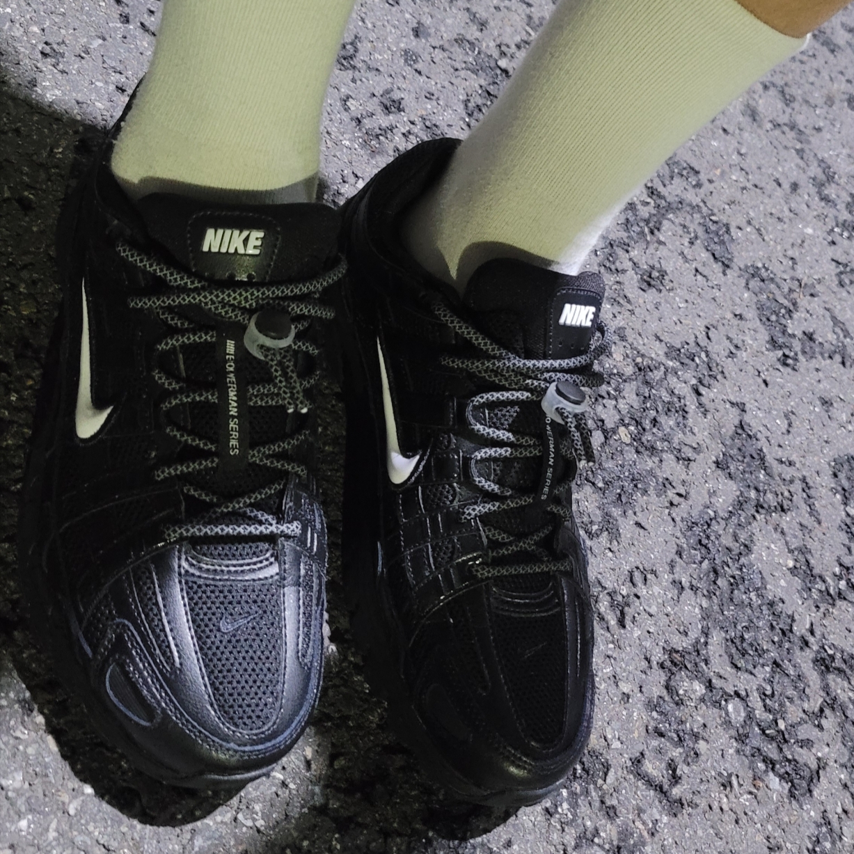 Nike P-6000 TRK3 Black White 착용 스타일 - 1