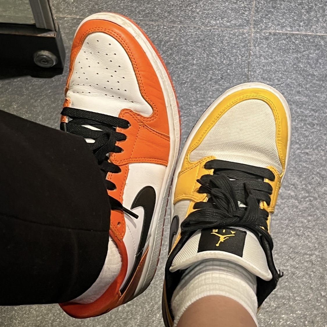 (W) Jordan 1 Low SE Laser Orange, (W) Jordan 1 Low OG Starfish 착용 스타일 - 1