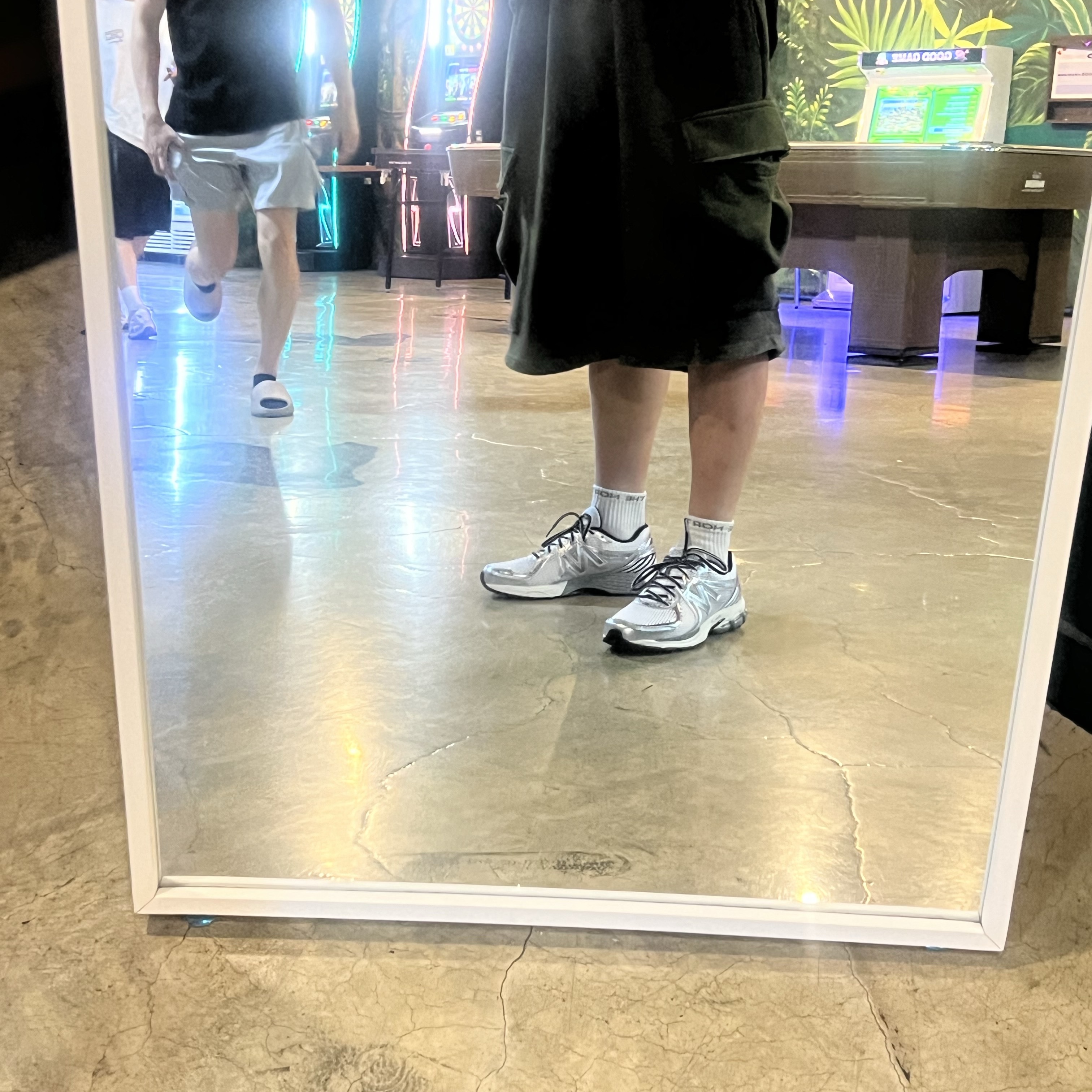 New Balance 860v2 Optic White 착용 스타일