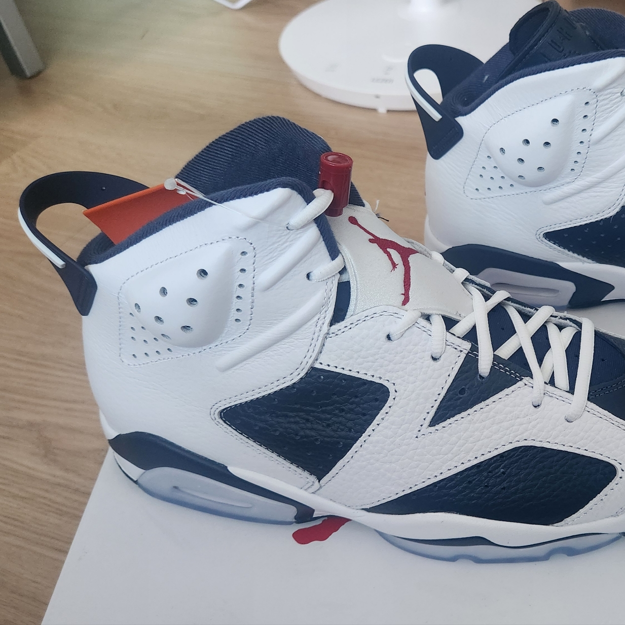 Jordan 6 Retro White and Midnight Navy 착용 스타일 - 2