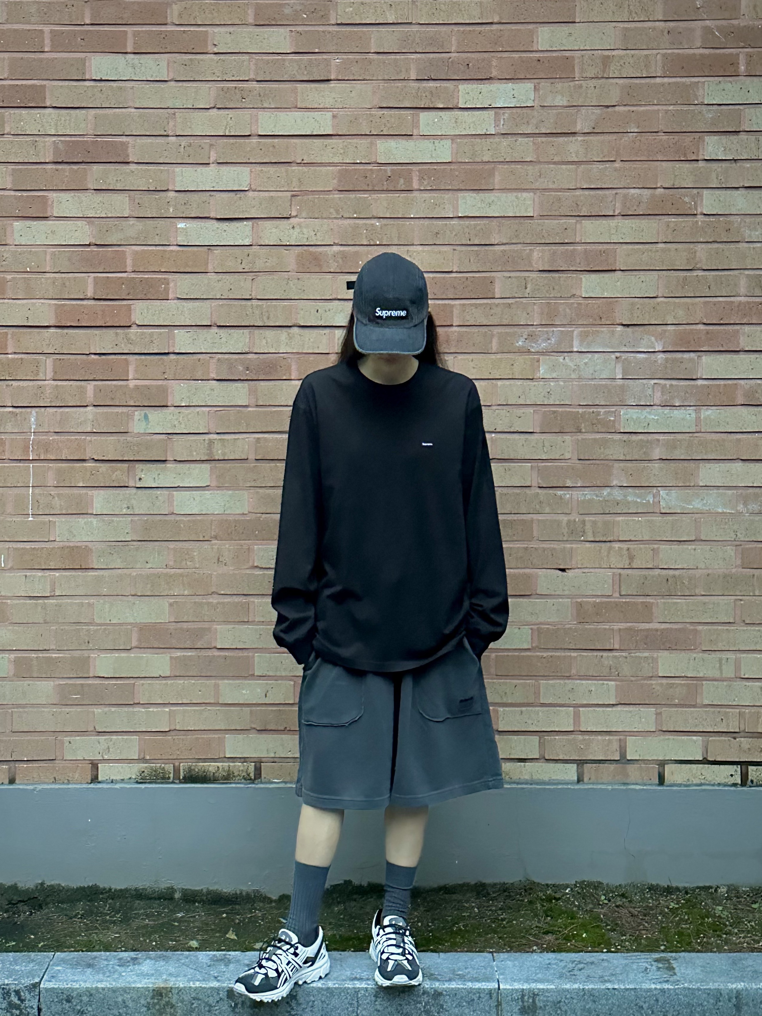 Supreme Denim Camp Cap Black - 24SS, Supreme Small Box LS T-Shirt Black - 24SS 착용 스타일