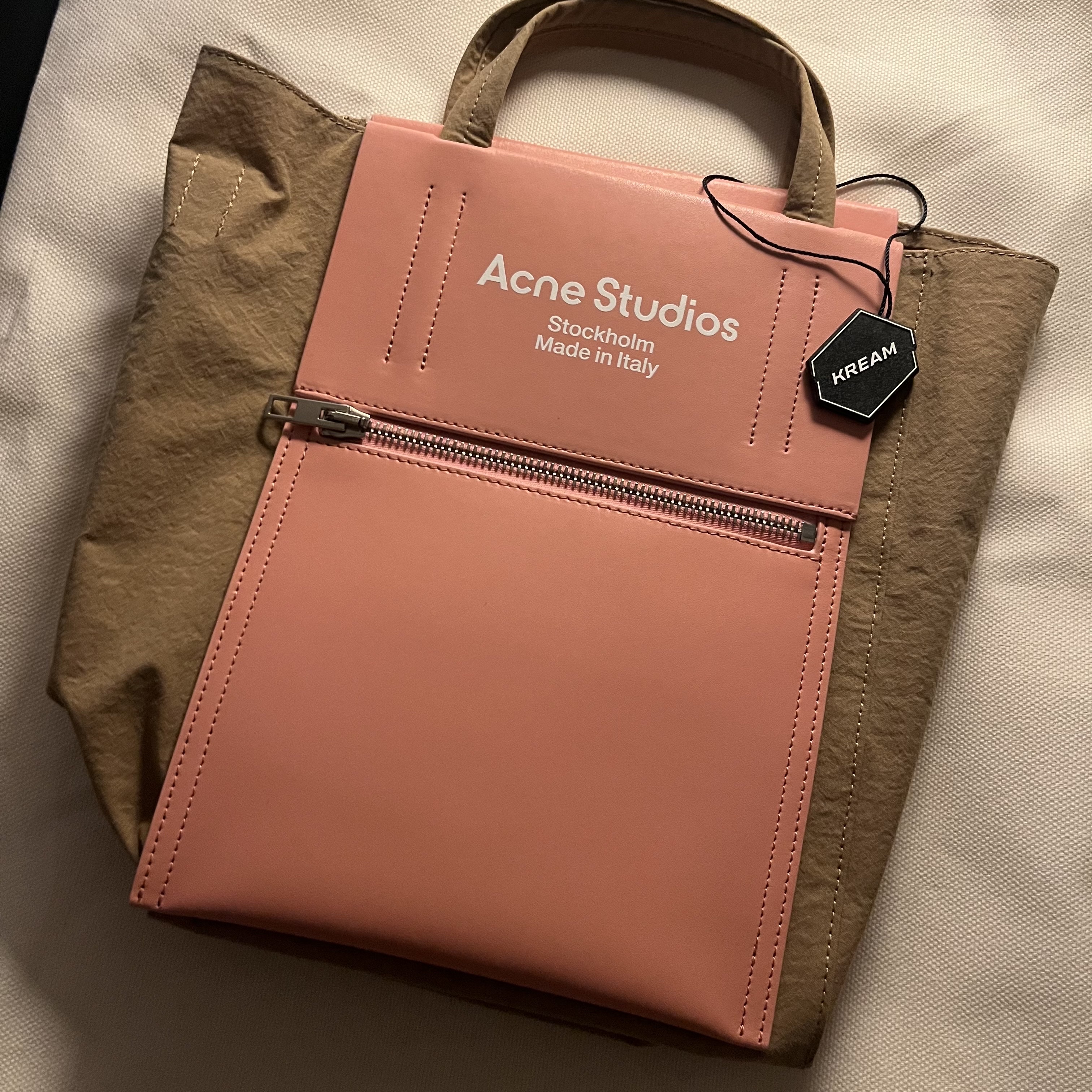 Acne Studios Baker Out Mini Tote Bag Brown Pink 착용 스타일 - 3