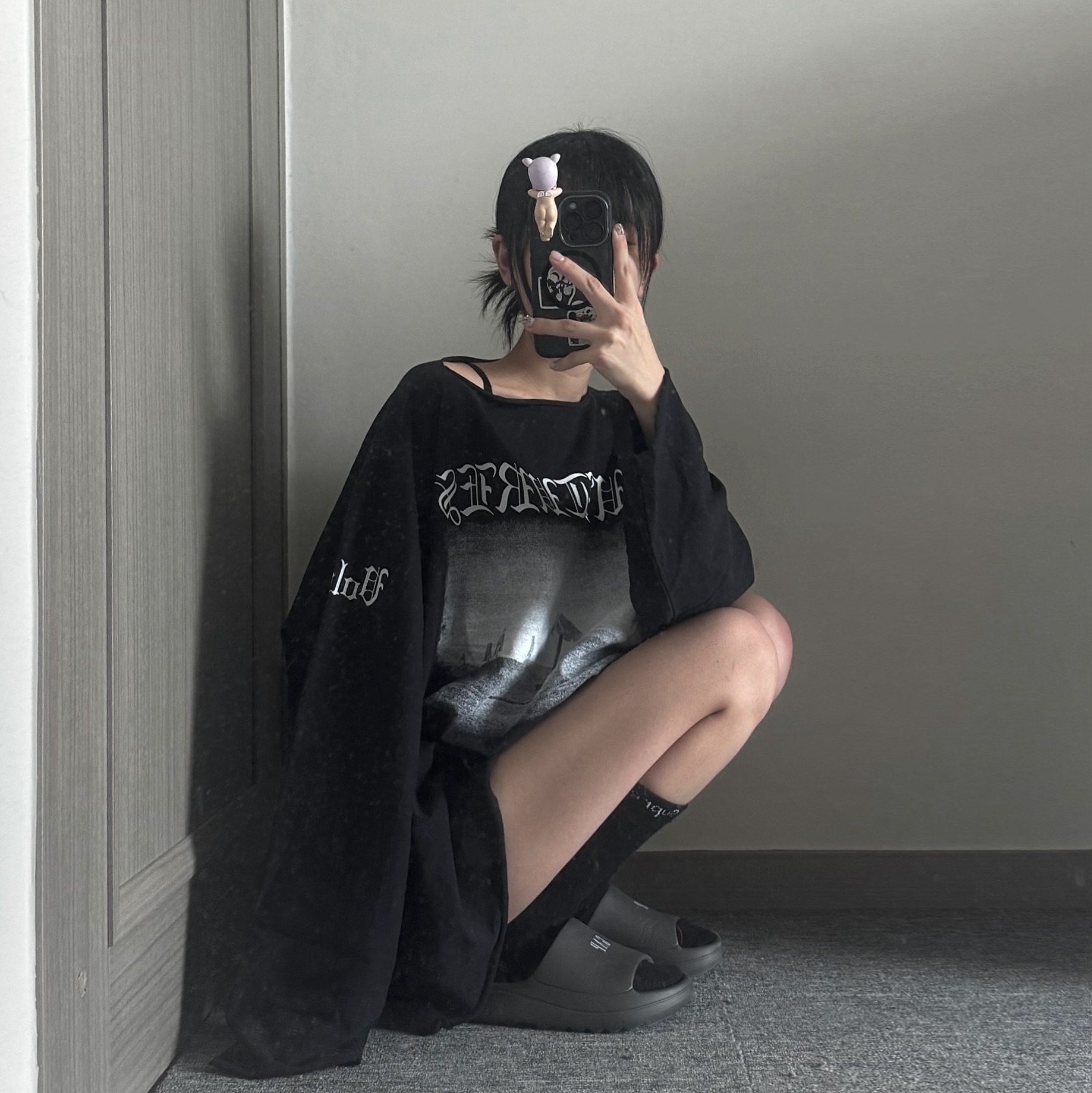 Yeezy Vultures Long T-Shirt Black, Supreme Hanes Crew Socks Black (4 Pack) 착용 스타일 - 4