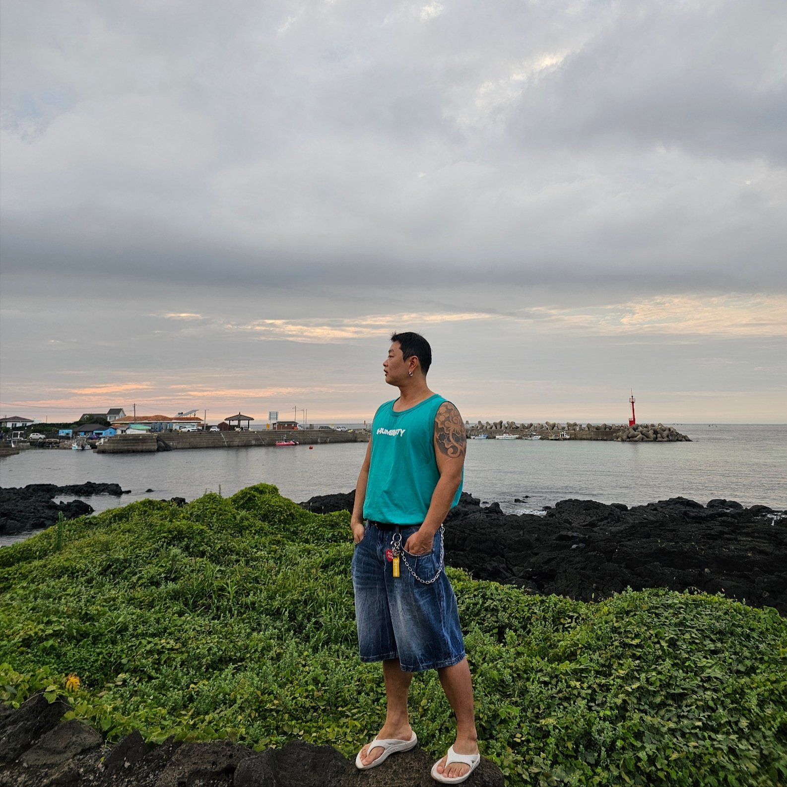Millo Archive Denim Bermuda Pants Mid Blue 착용 스타일