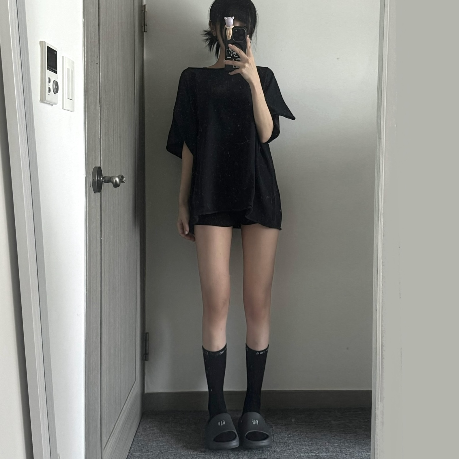 Yeezy Vultures Box T-Shirt Black 착용 스타일 - 3