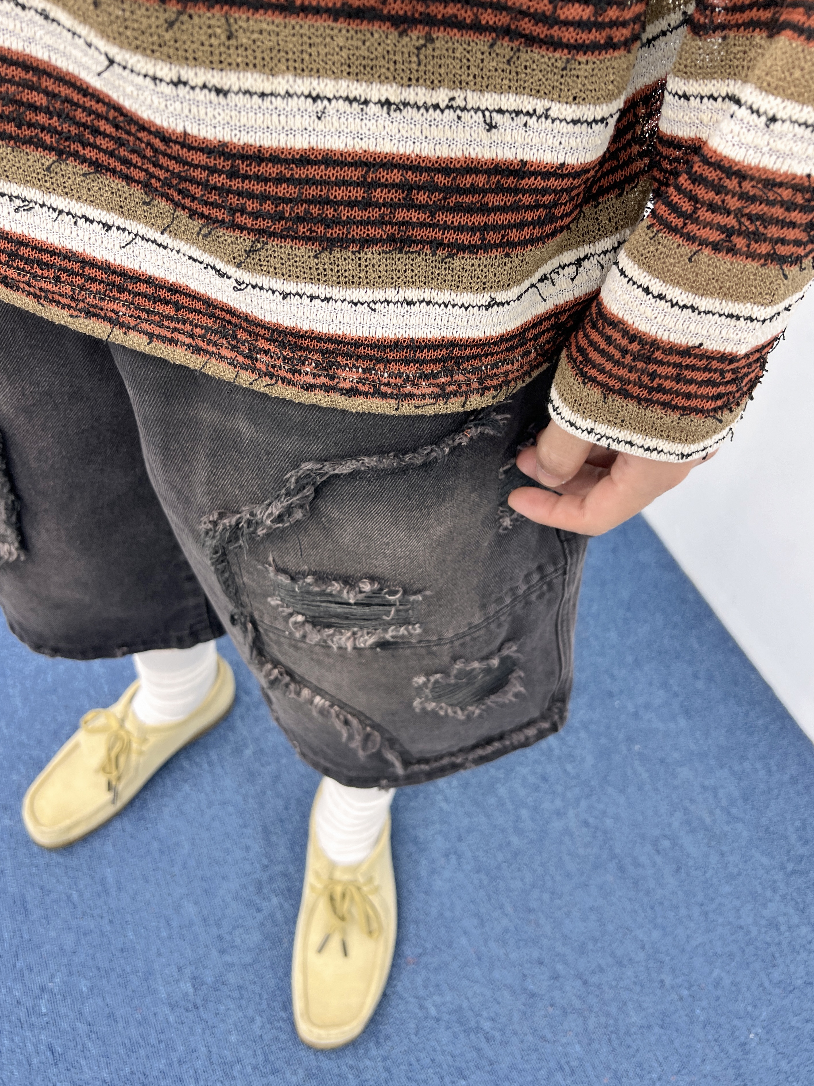 Clarks Wallabee Maple Suede 착용 스타일 - 3