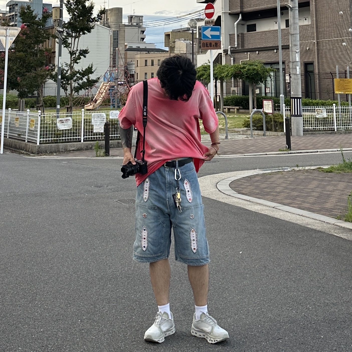 On Running x Post Archive Faction (Paf) Cloudmonster 2 Moondust Chalk, Kapital 14 oz. Denim Short Pants Studs Remake Indigo (Processing) 착용 스타일 - 1