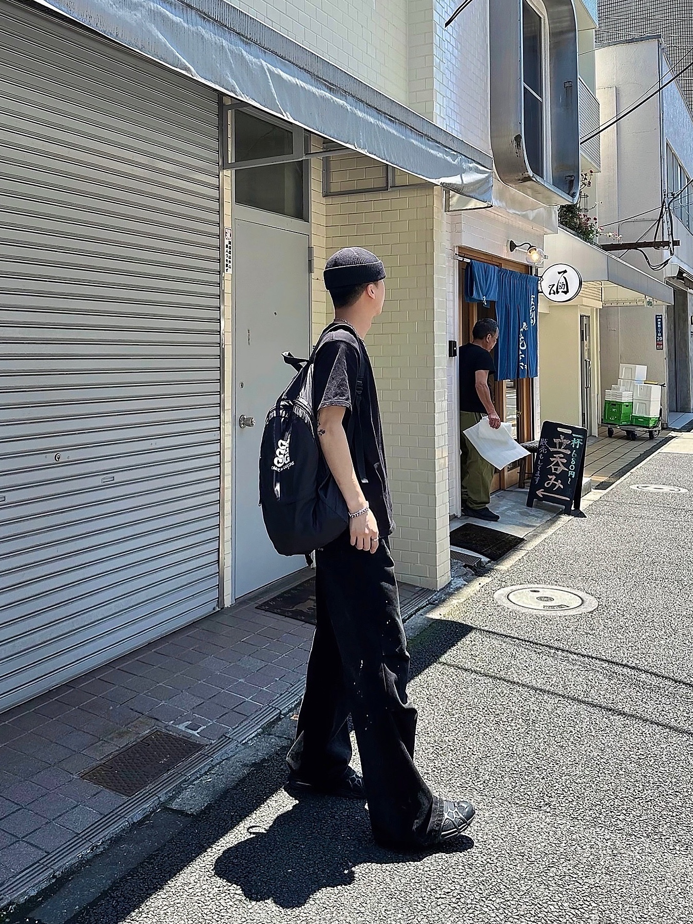 Stussy x CDG Surfman T-Shirt Black, CDG Backpack Black 착용 스타일 - 2