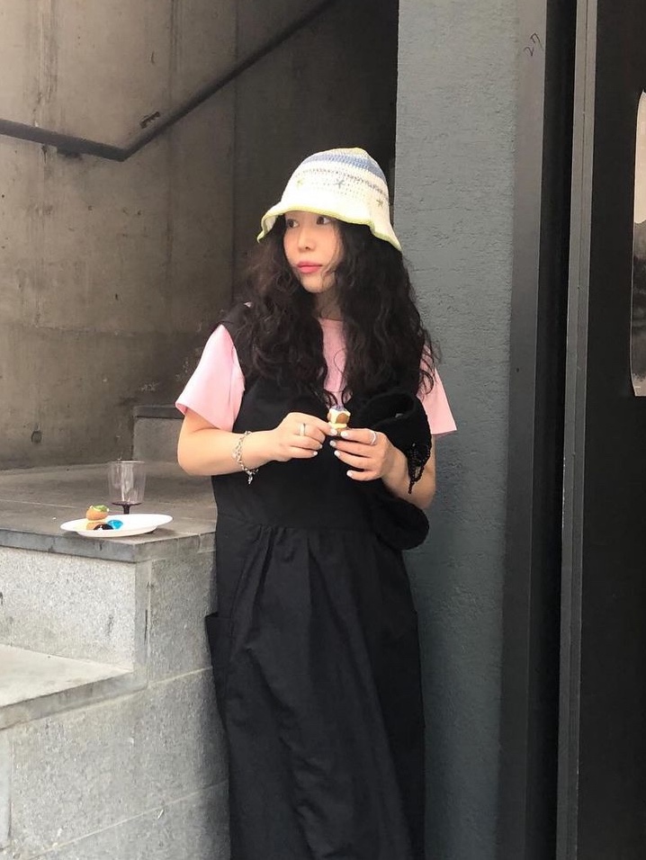 Allincomplete Daisy Garden Crochet Hat White 착용 스타일