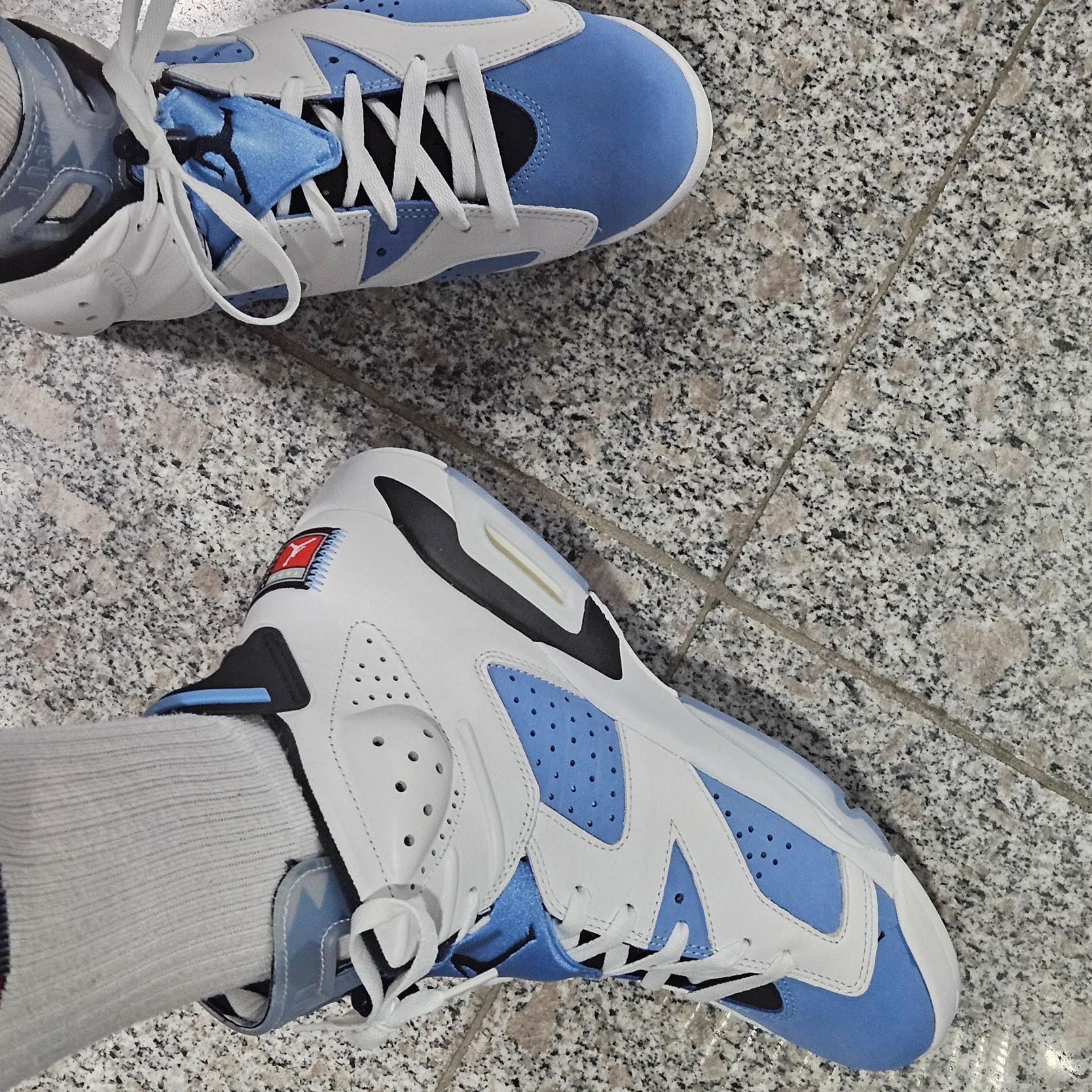 Jordan 6 Retro University Blue 착용 스타일