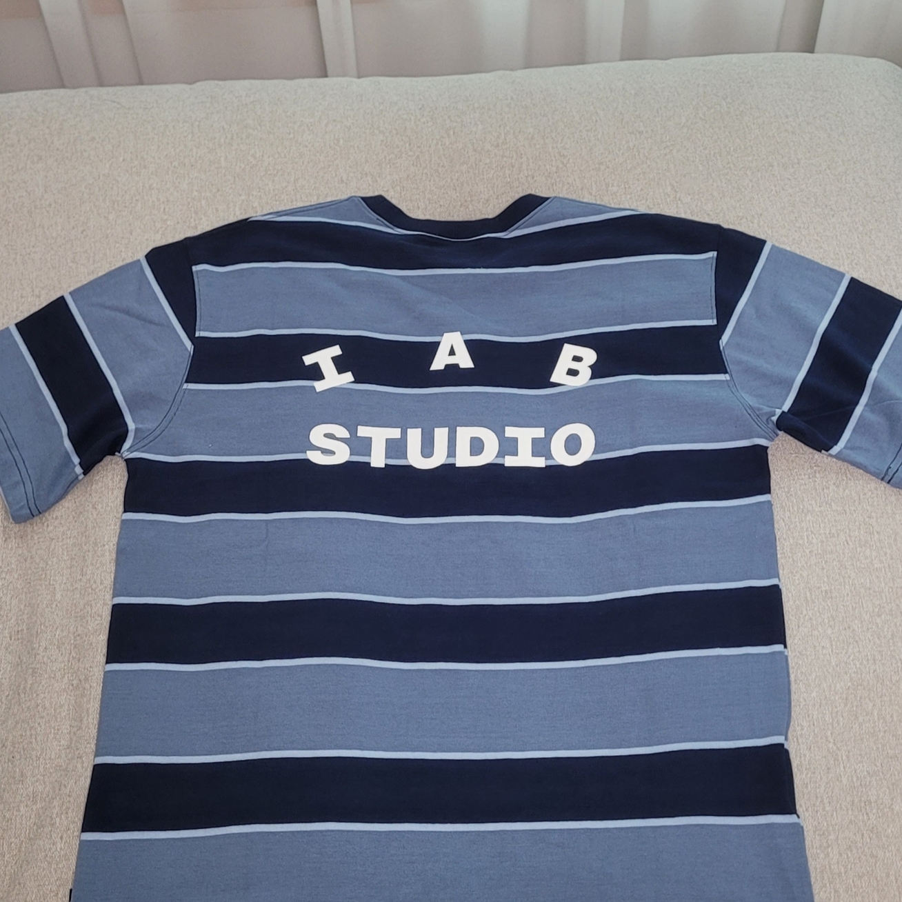 IAB Studio Striped T-Shirt Blue White 착용 스타일 - 2