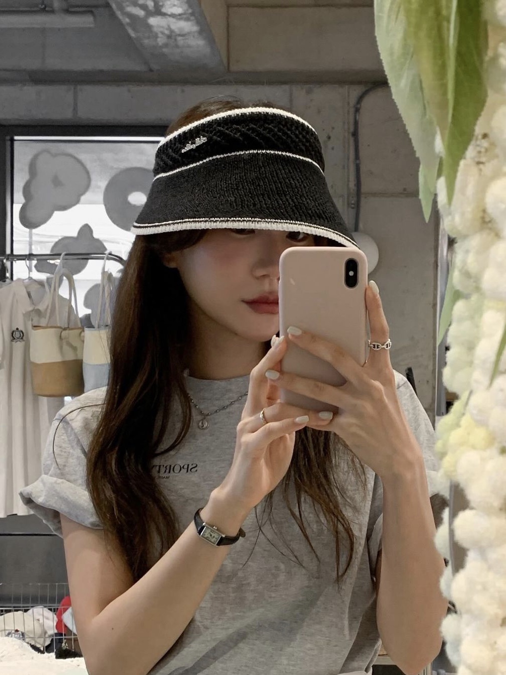 Allincomplete Horizon Paper Sun Visor Black 착용 스타일