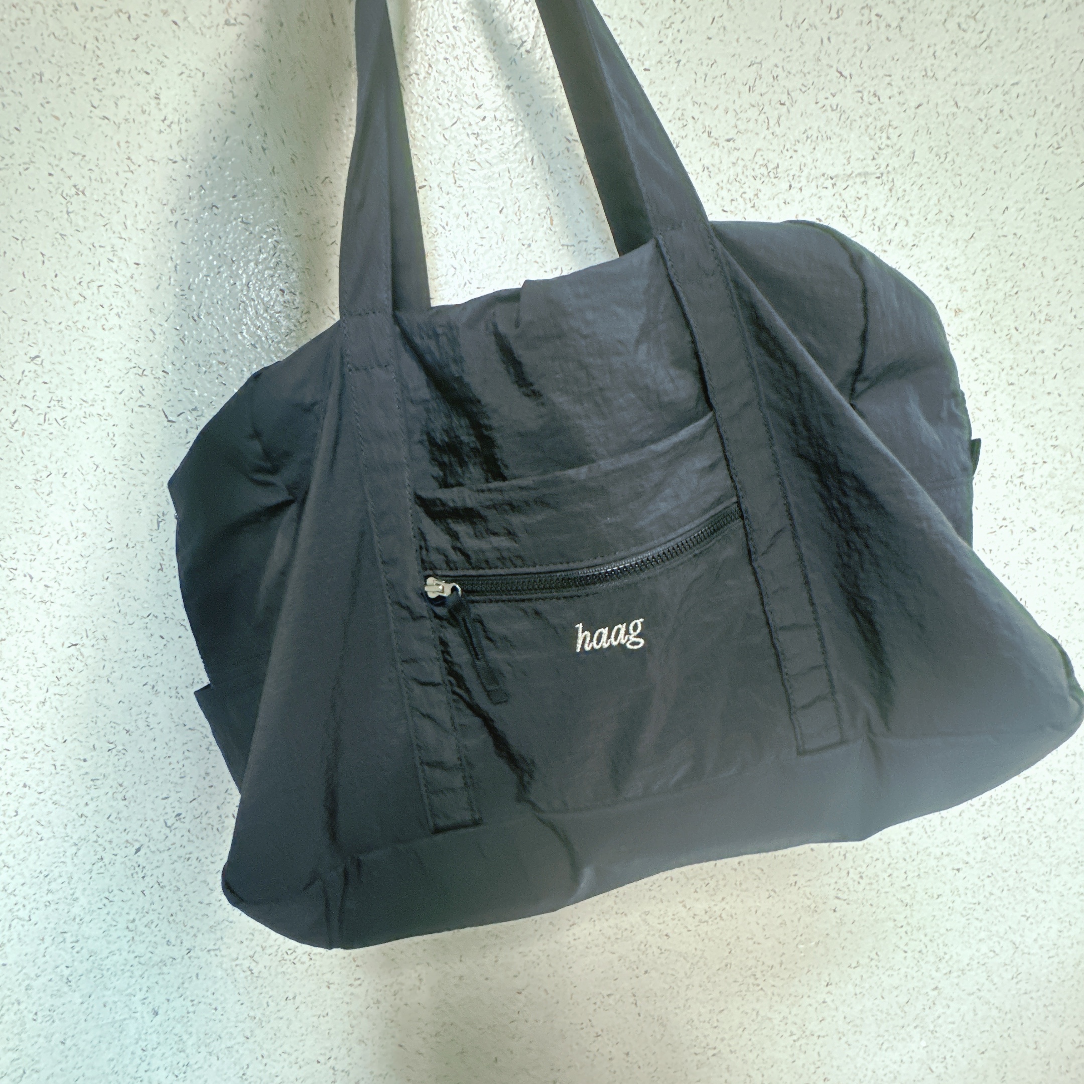 Haag Duffel Bag Black 착용 스타일