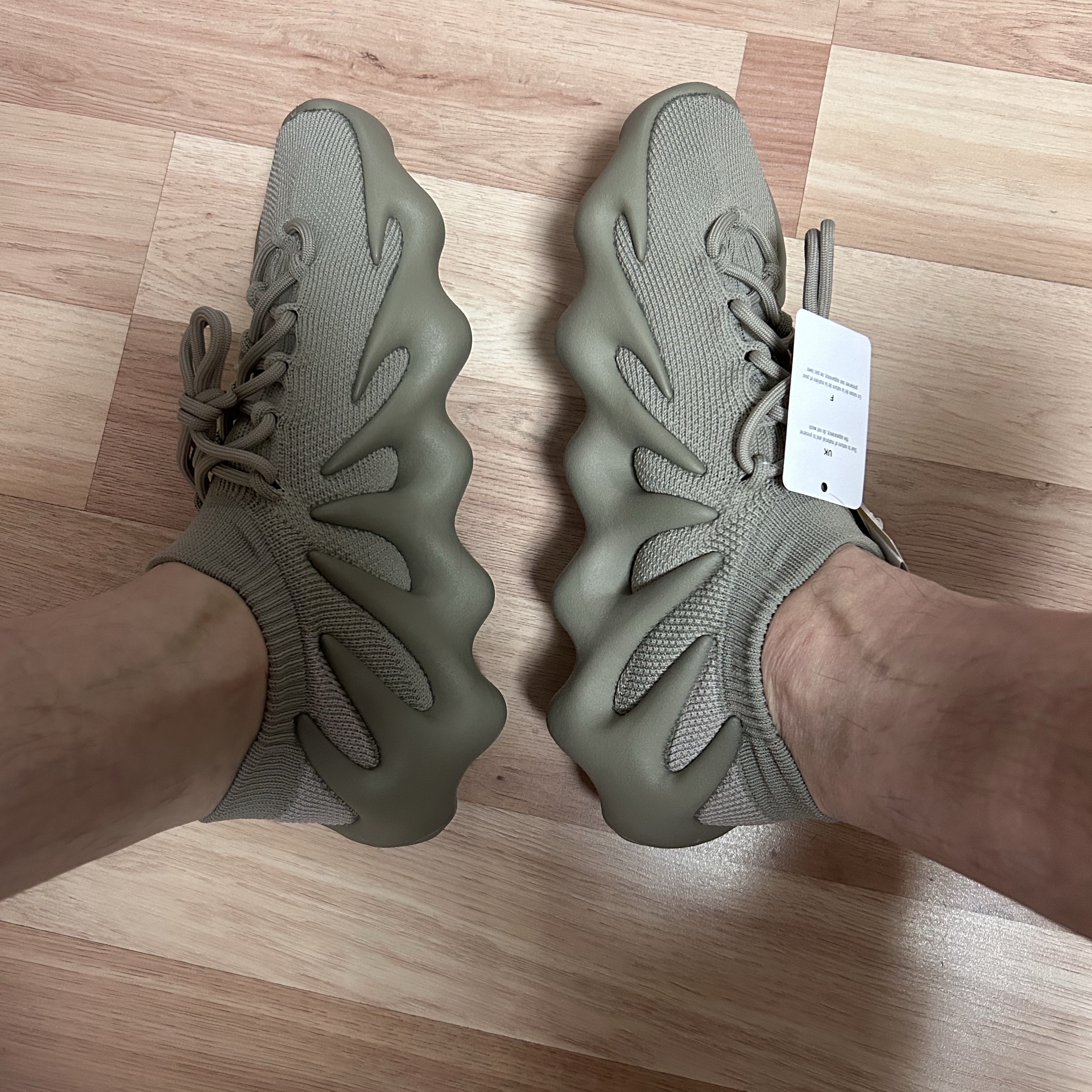 Adidas Yeezy 450 Stone Flax 착용 스타일 - 5