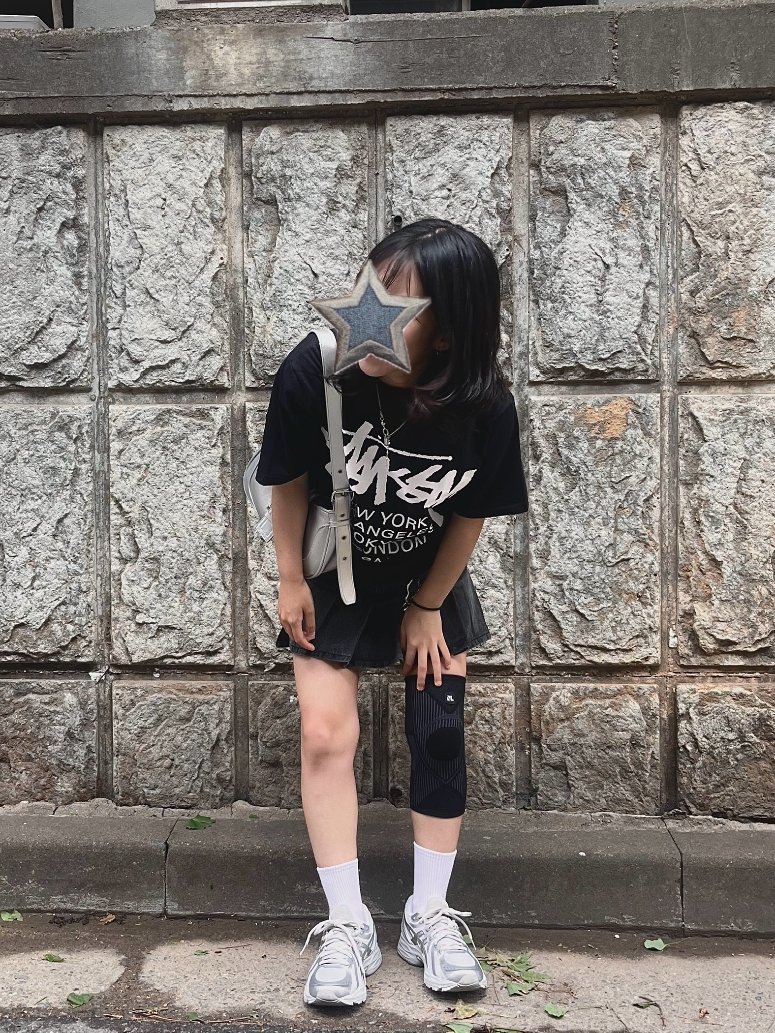 (W) Asics Gel-Flux 4 CN Gray Silver, Stussy World Tour T-Shirt Black 2023 착용 스타일 - 2
