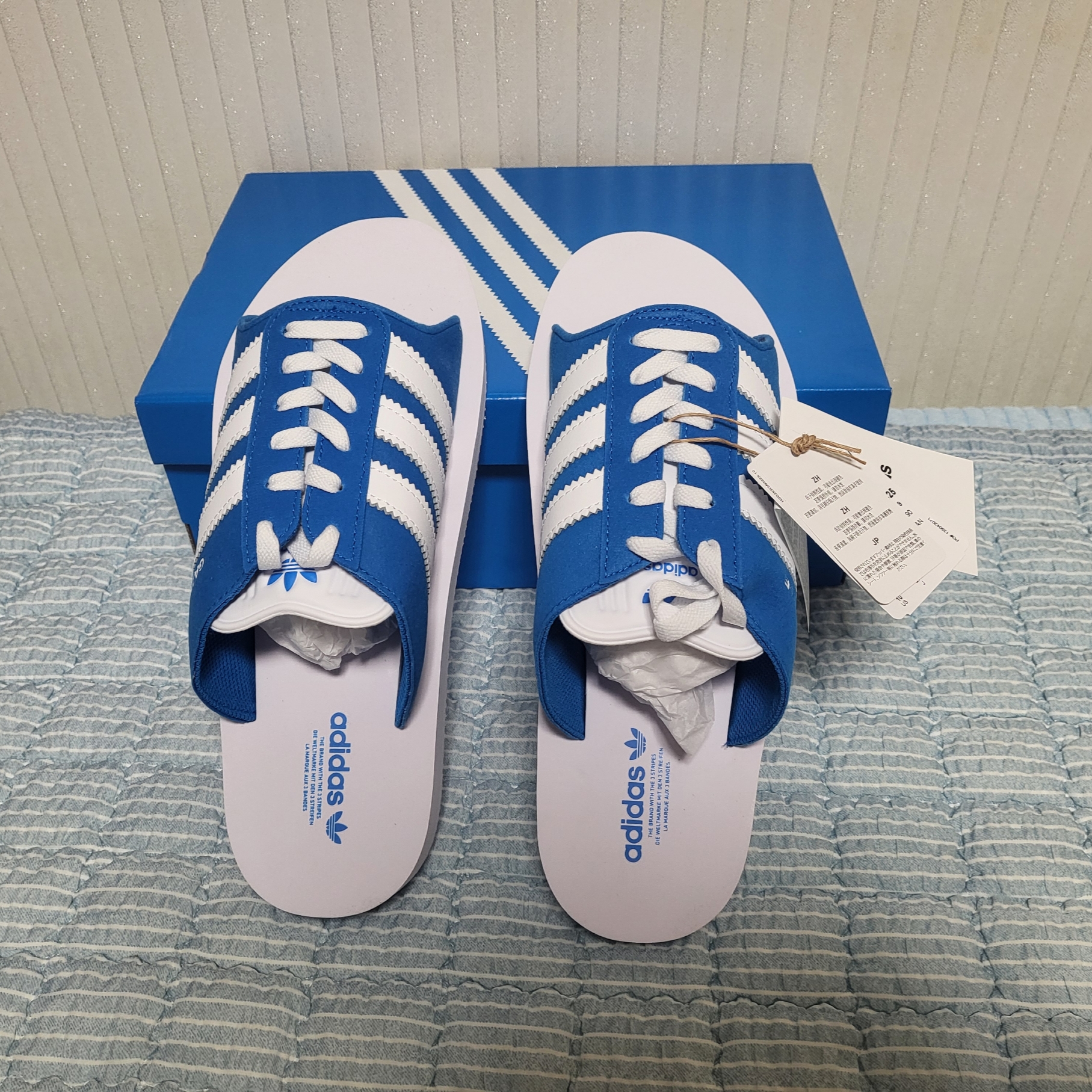 Adidas Gazelle Beach Slides Bluebird White 착용 스타일