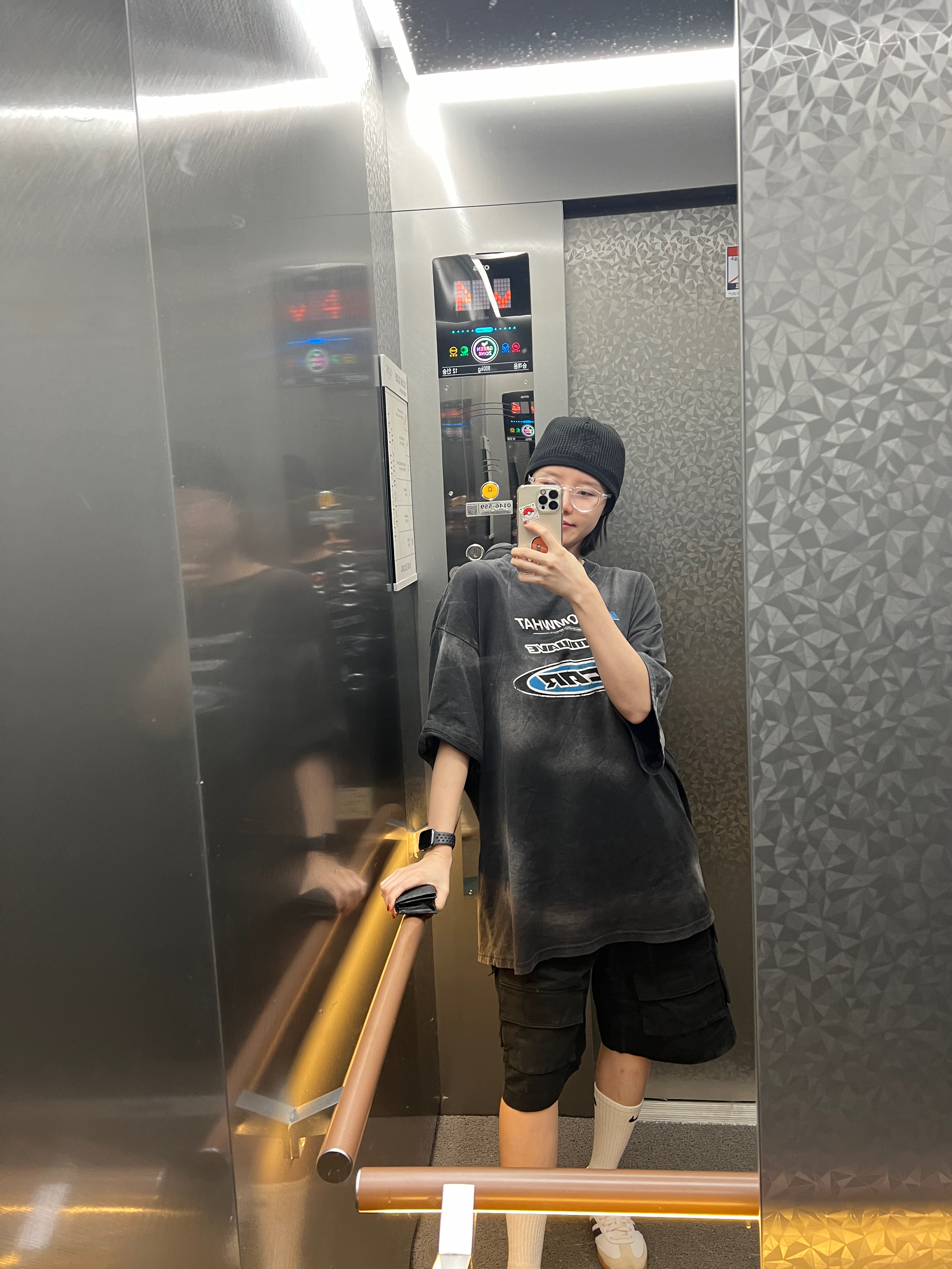Farfromwhat Far Washed Logo T-Shirt Black, Polyteru Human Index index 1/2 Cargo Pants Black 착용 스타일 - 1