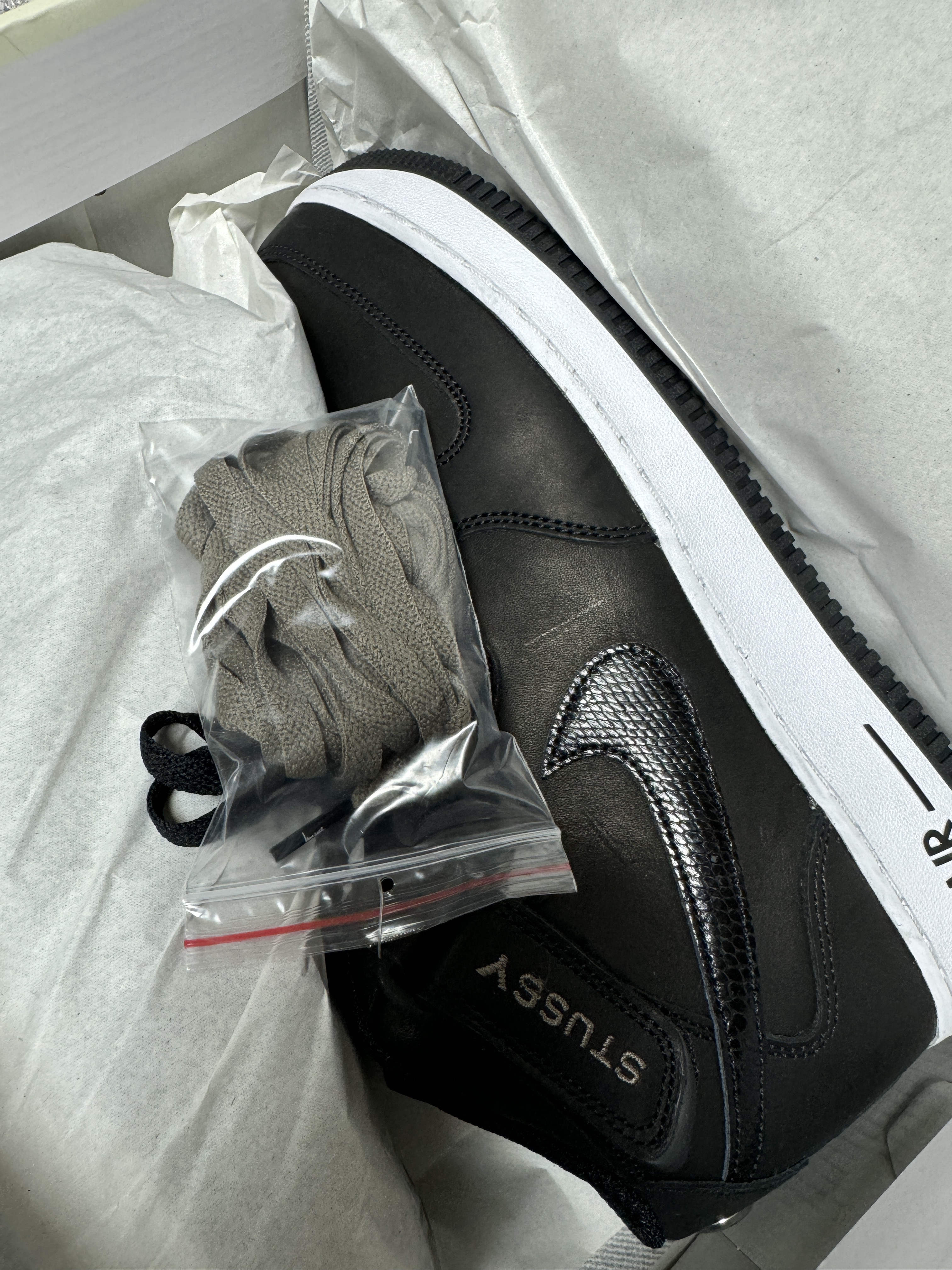 Nike x Stussy Air Force 1 '07 Mid SP Black 착용 스타일